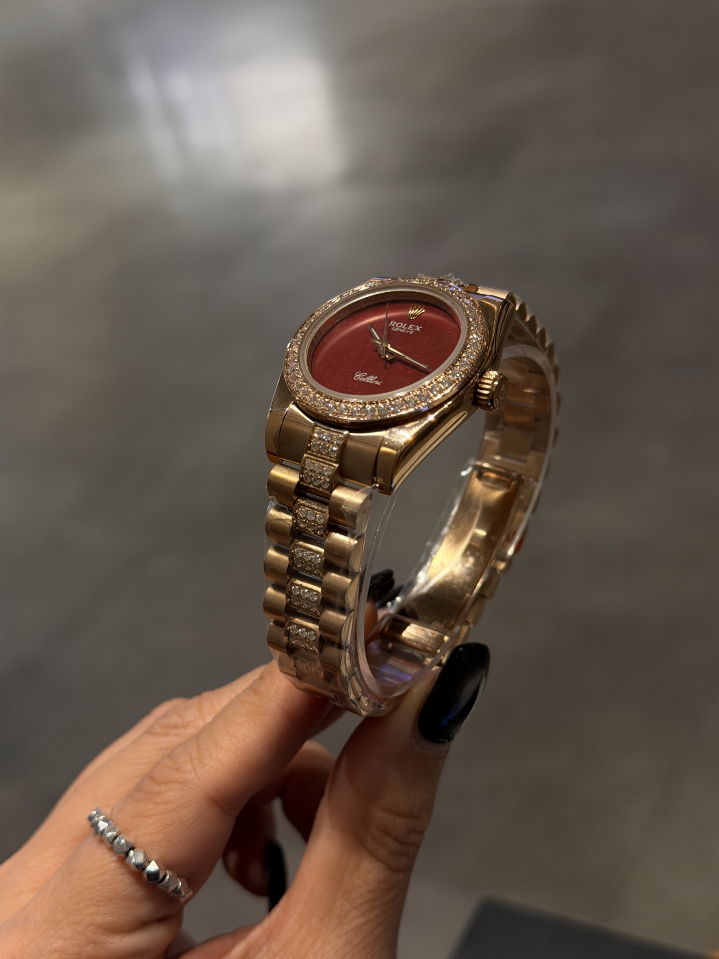 Rolex 原單 女款 Cellini 紅面鑽圈腕錶 時尚亮眼款| 10 Rolex 原單 女款 Cellini 紅面鑽圈腕錶 時尚亮眼款