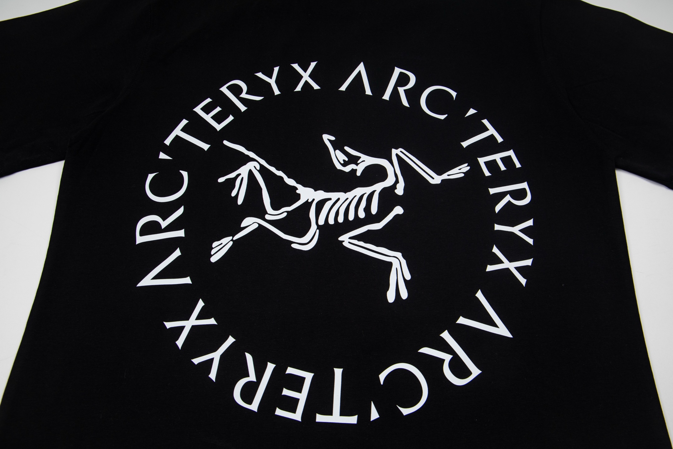 ARC'TERYX 一比一 男款短袖T恤 簡約LOGO設計 百搭日常款| 11 ARC'TERYX 一比一 男款短袖T恤 簡約LOGO設計 百搭日常款