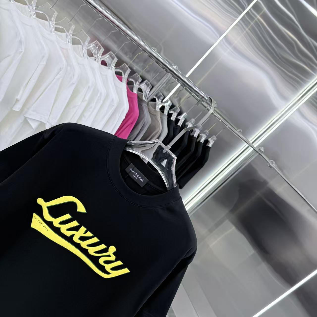 Balenciaga 高仿 字母Luxury印花短袖T恤 潮流寬鬆百搭款| 8 Balenciaga 高仿 字母Luxury印花短袖T恤 潮流寬鬆百搭款