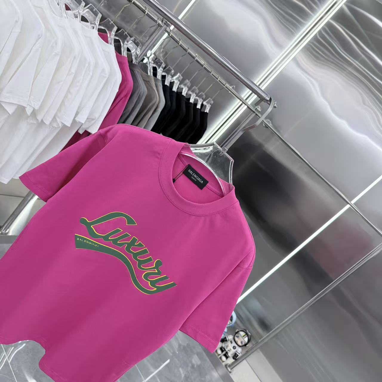 Balenciaga 高仿 Luxury字母印花短袖T恤 玫紅色潮流吸睛款| 13 Balenciaga 高仿 Luxury字母印花短袖T恤 玫紅色潮流吸睛款
