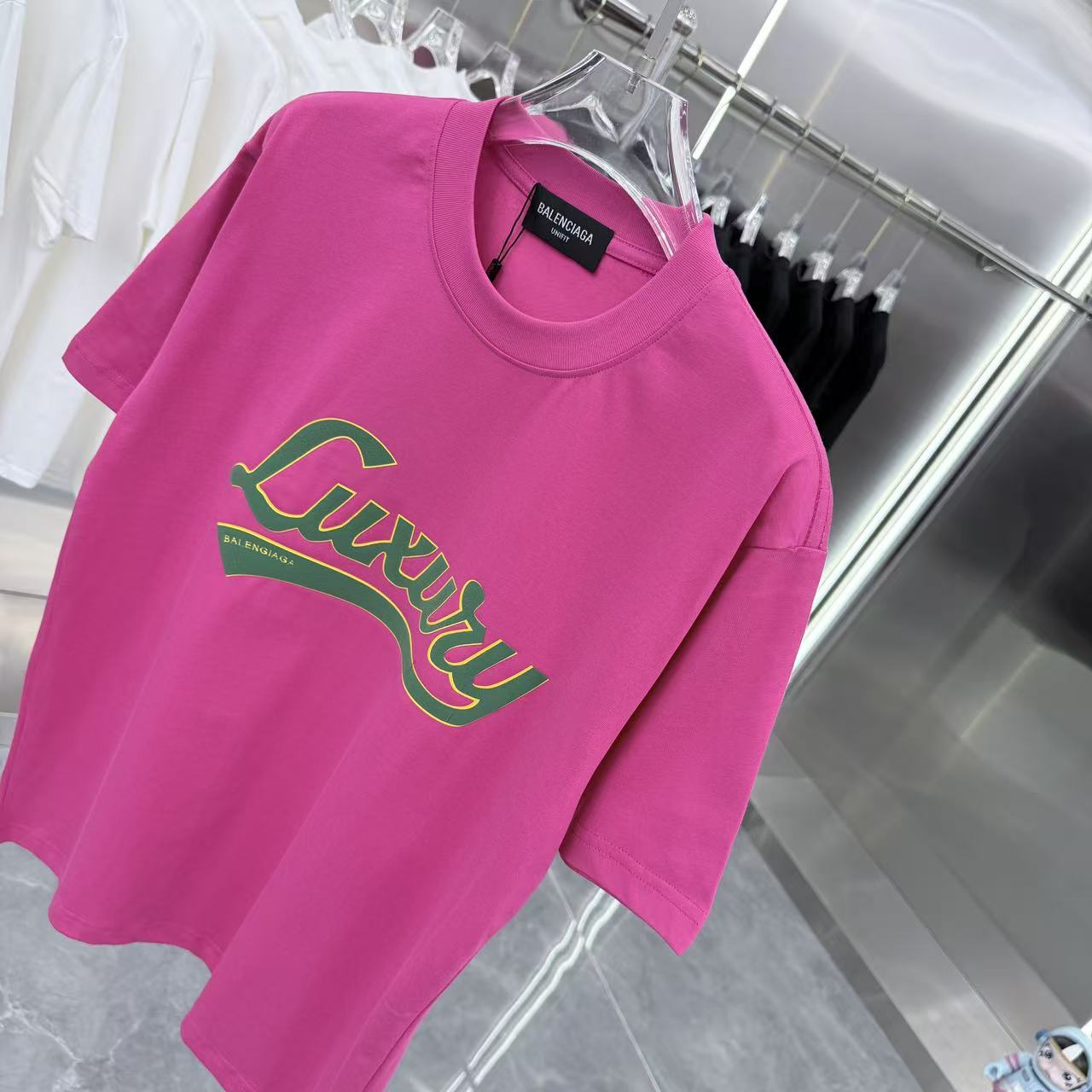 Balenciaga 高仿 Luxury字母印花短袖T恤 玫紅色潮流吸睛款| 11 Balenciaga 高仿 Luxury字母印花短袖T恤 玫紅色潮流吸睛款