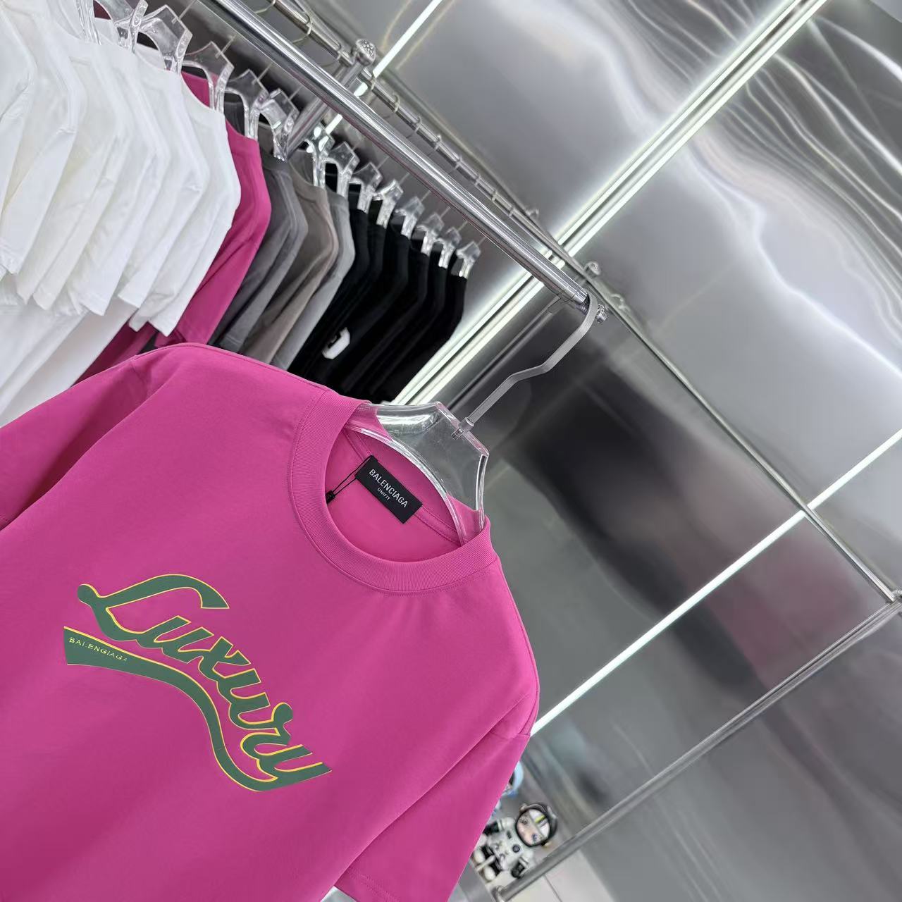 Balenciaga 高仿 Luxury字母印花短袖T恤 玫紅色潮流吸睛款| 7 Balenciaga 高仿 Luxury字母印花短袖T恤 玫紅色潮流吸睛款