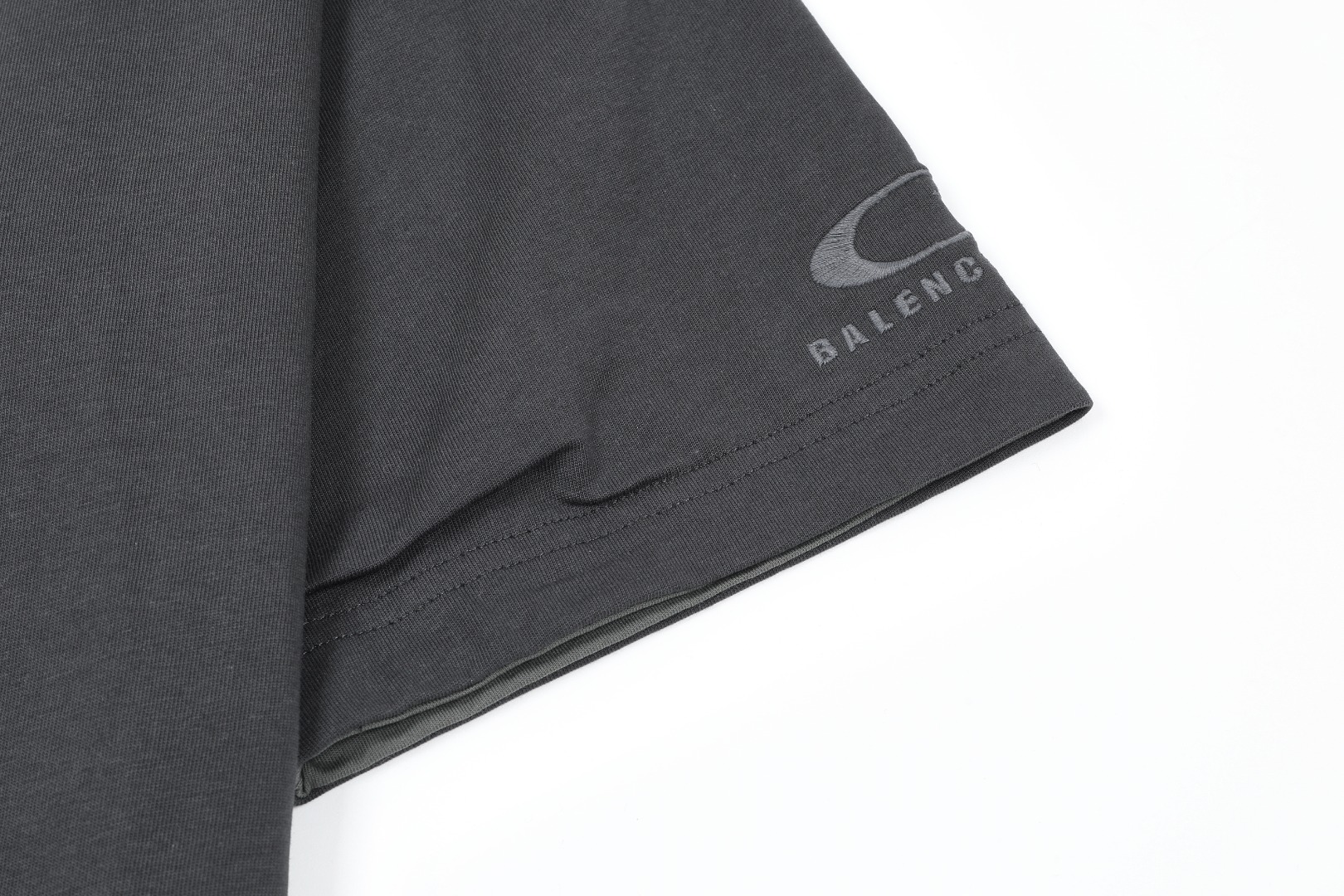 Balenciaga 原單 素面短袖T恤 深灰色簡約百搭款| 10 Balenciaga 原單 素面短袖T恤 深灰色簡約百搭款
