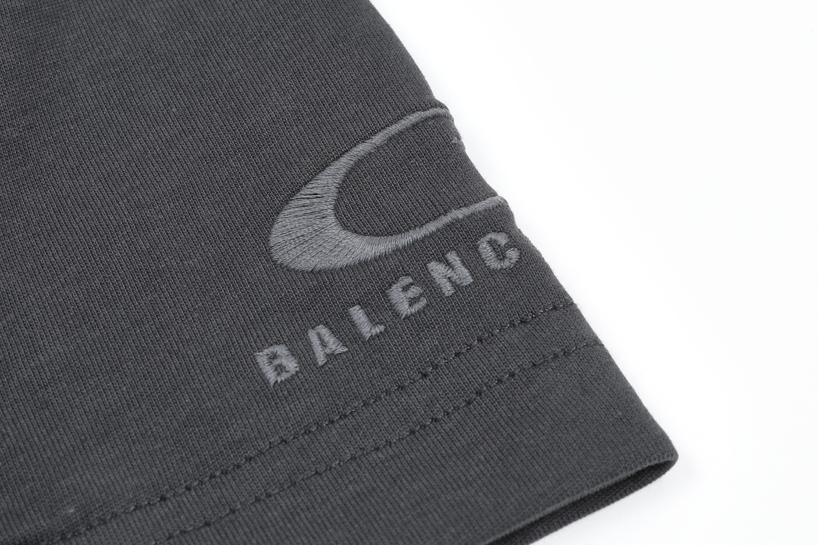 Balenciaga 原單 素面短袖T恤 深灰色簡約百搭款| 9 Balenciaga 原單 素面短袖T恤 深灰色簡約百搭款