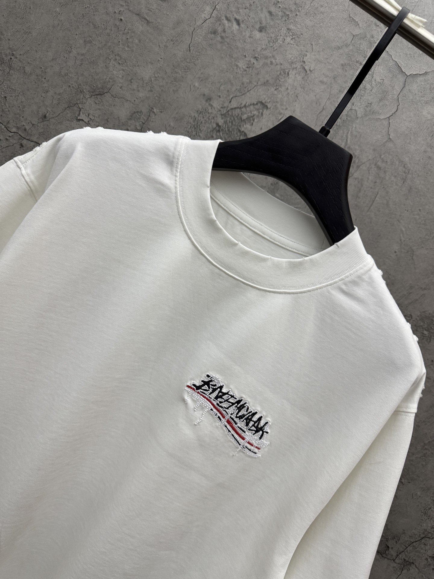 Balenciaga A貨 胸前刺繡字母短袖T恤 白色簡約休閒款| 13 Balenciaga A貨 胸前刺繡字母短袖T恤 白色簡約休閒款