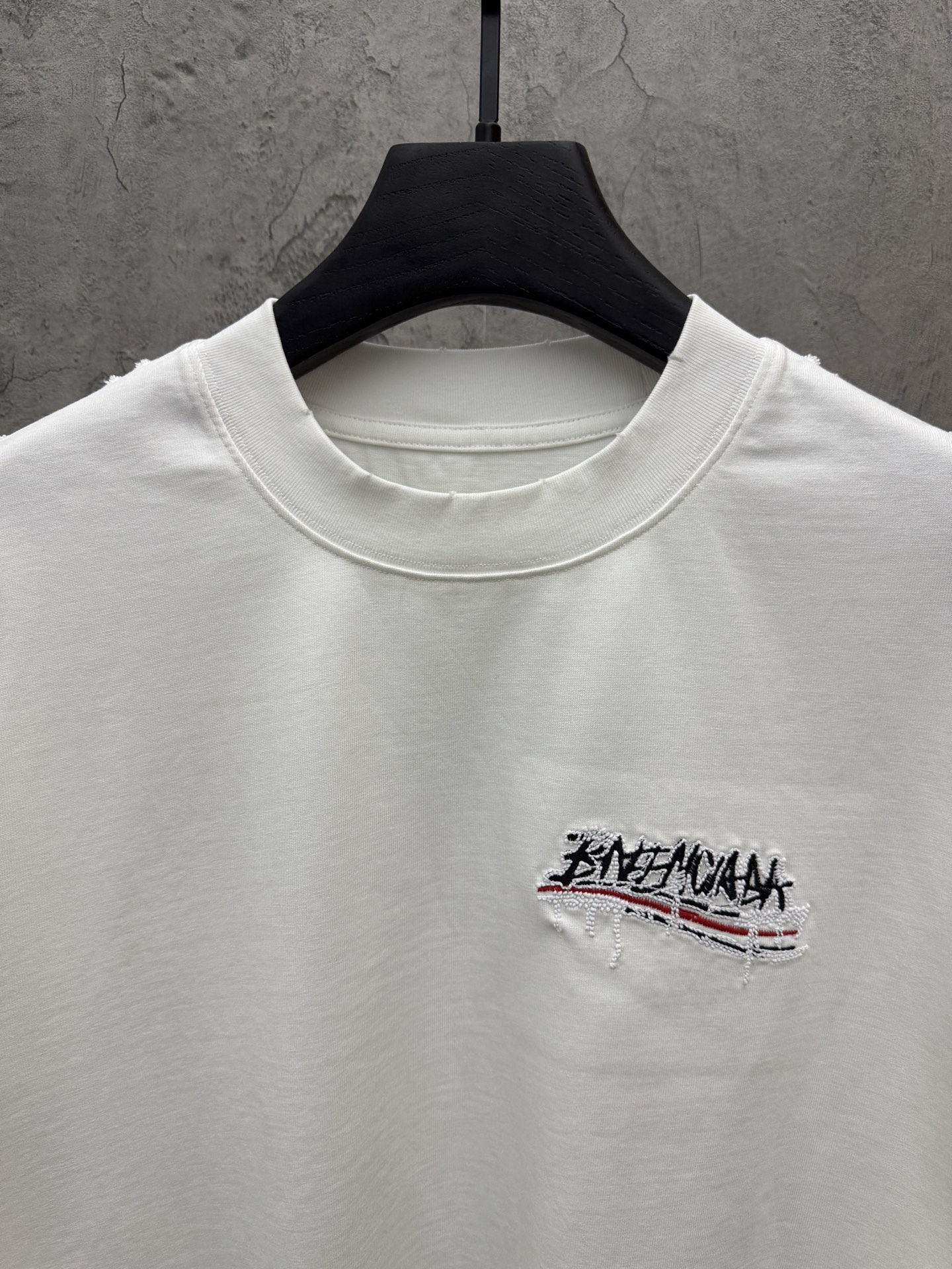 Balenciaga A貨 胸前刺繡字母短袖T恤 白色簡約休閒款| 11 Balenciaga A貨 胸前刺繡字母短袖T恤 白色簡約休閒款