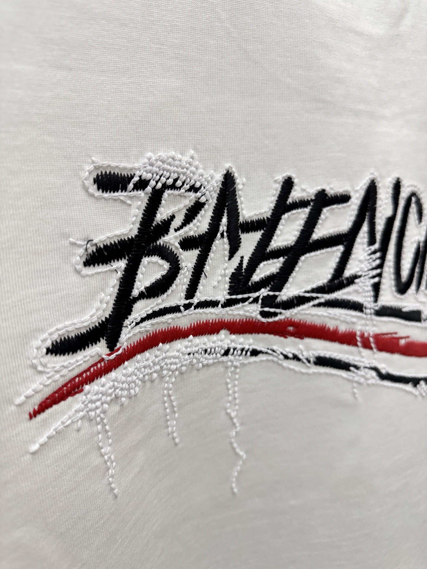 Balenciaga A貨 胸前刺繡字母短袖T恤 白色簡約休閒款| 8 Balenciaga A貨 胸前刺繡字母短袖T恤 白色簡約休閒款
