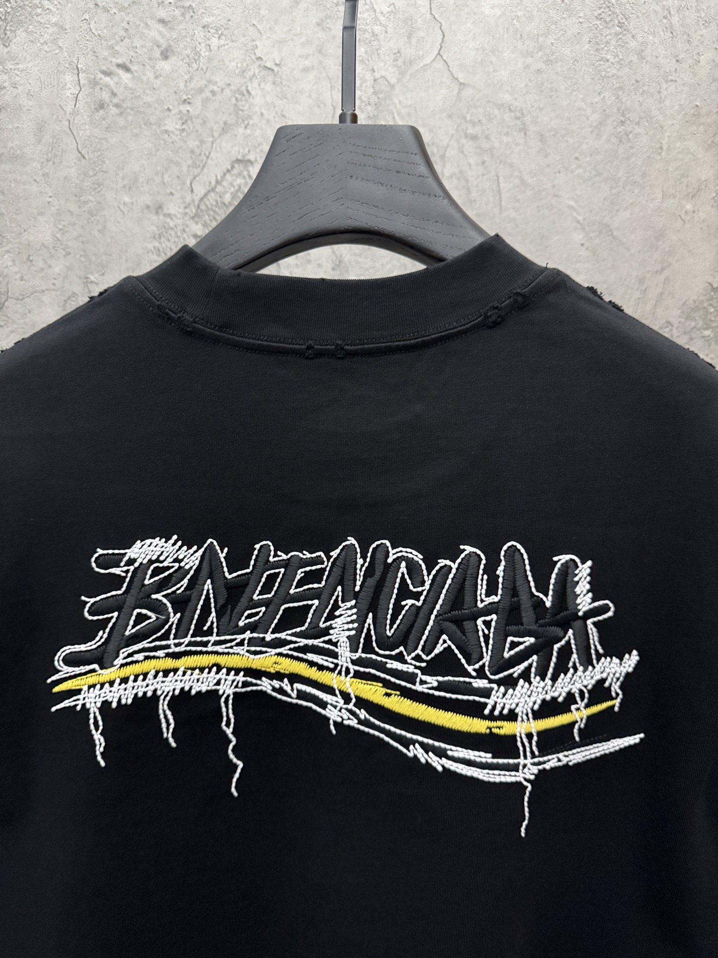 Balenciaga 一比一 胸前刺繡字母短袖T恤 黑色街頭簡約款| 10 Balenciaga 一比一 胸前刺繡字母短袖T恤 黑色街頭簡約款