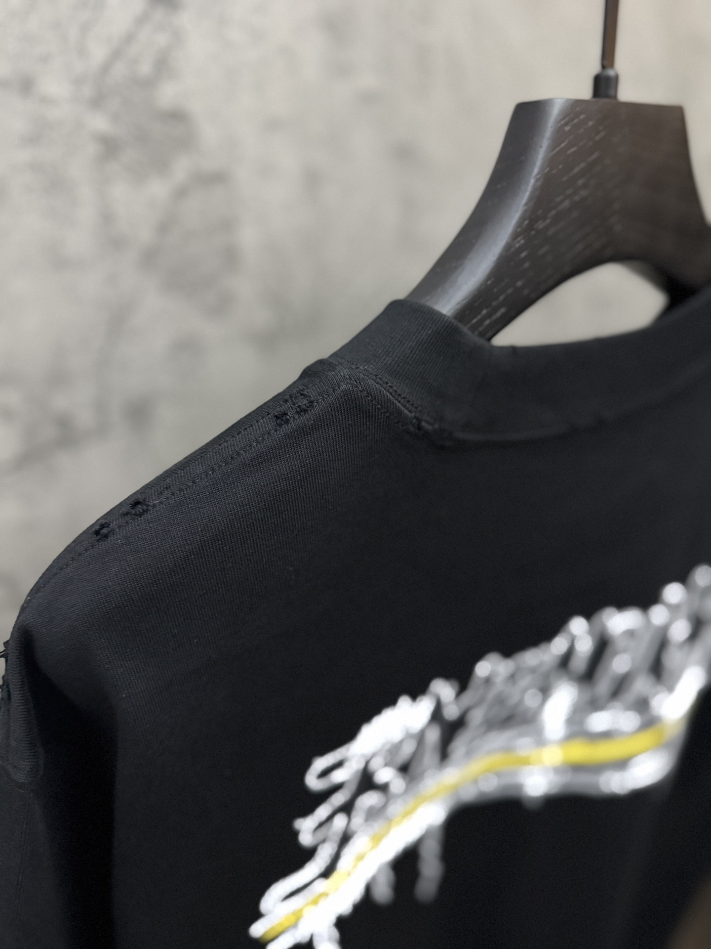 Balenciaga 一比一 胸前刺繡字母短袖T恤 黑色街頭簡約款| 7 Balenciaga 一比一 胸前刺繡字母短袖T恤 黑色街頭簡約款