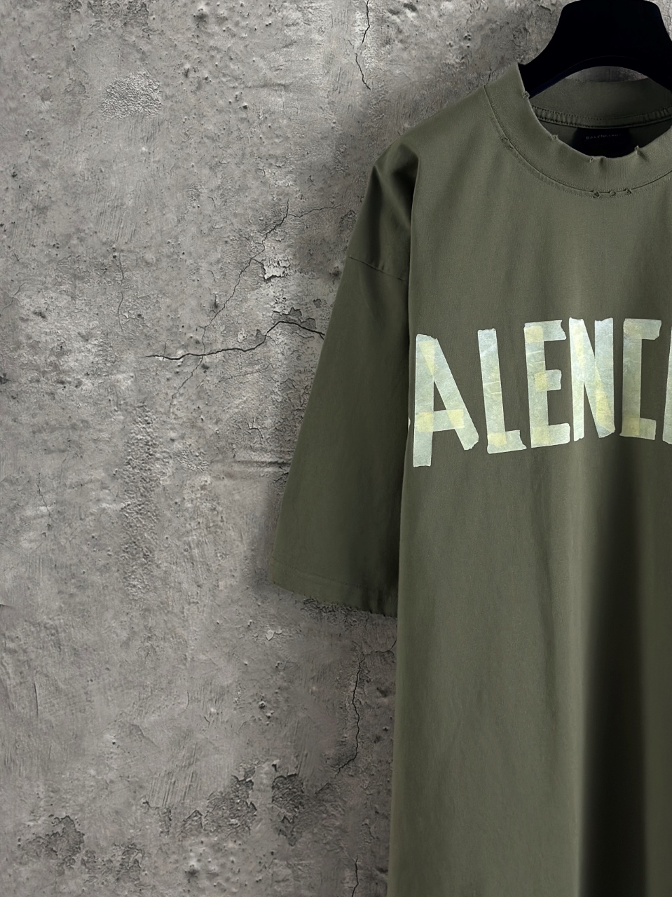 Balenciaga 高仿 男款 字母印花寬鬆短袖T恤 做舊潮流百搭款| 10 Balenciaga 高仿 男款 字母印花寬鬆短袖T恤 做舊潮流百搭款