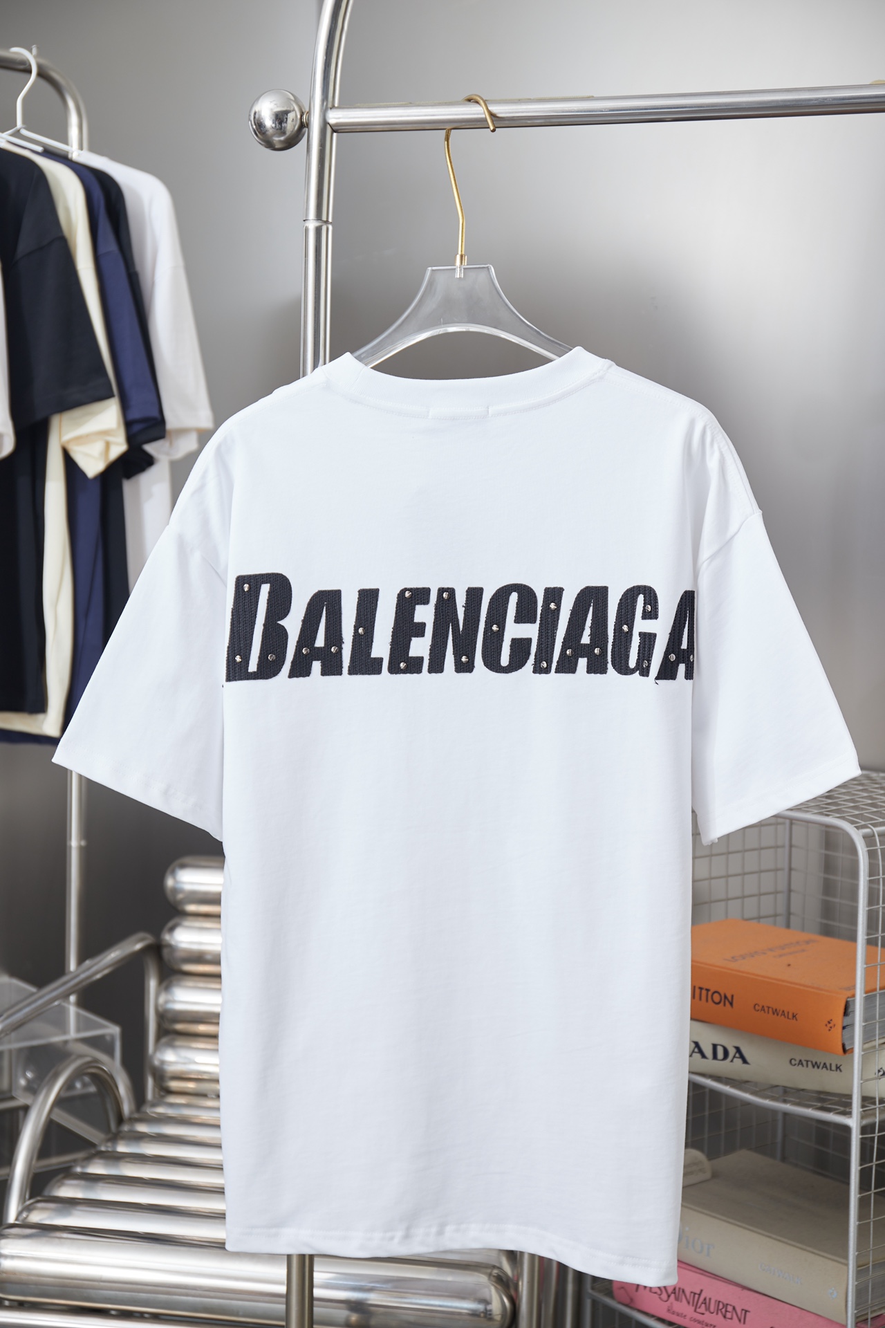 Balenciaga 高仿BB刺繡短袖T恤 寬鬆版簡約設計男女同款百搭白色| 10 Balenciaga 高仿BB刺繡短袖T恤 寬鬆版簡約設計男女同款百搭白色
