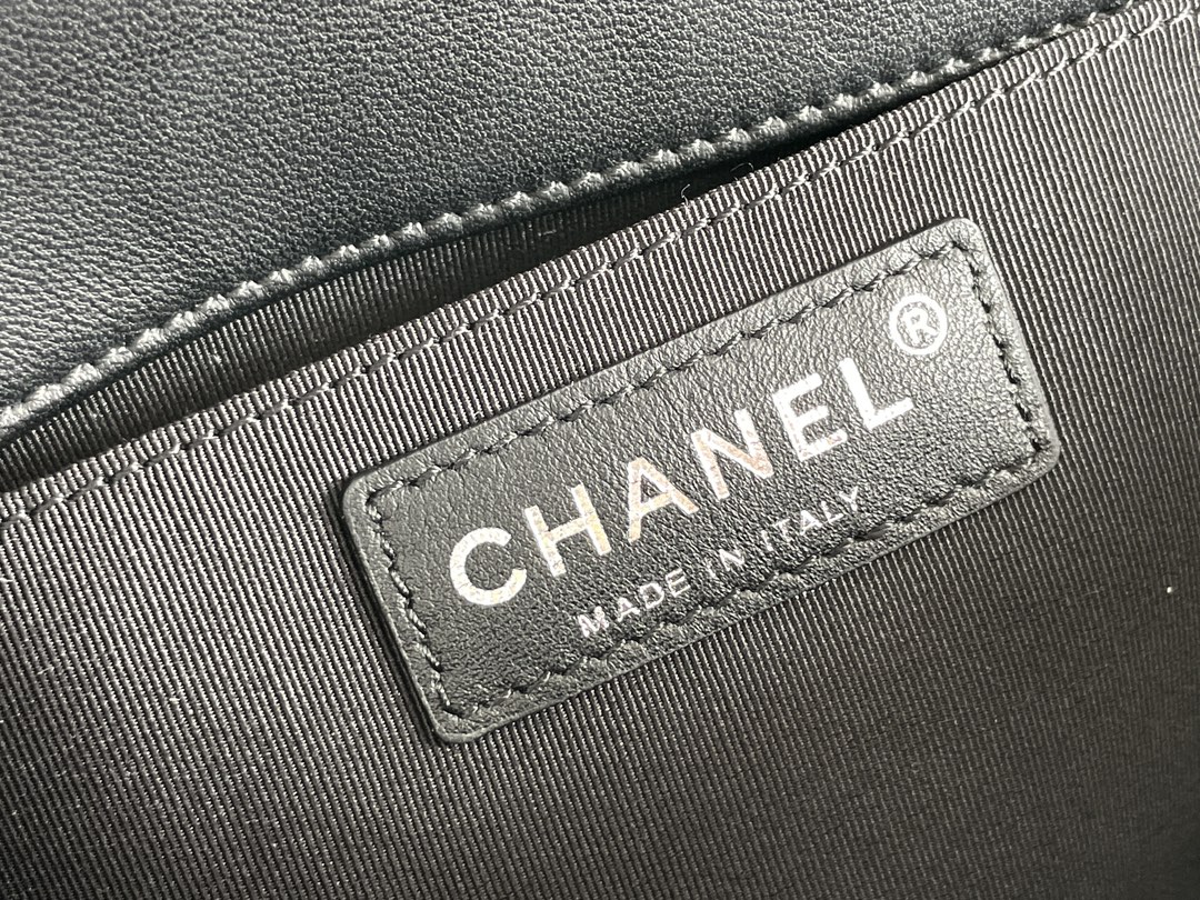 CHANEL高仿Boy Chanel黑色霧面金屬扣鏈條包經典翻蓋款| 8 CHANEL高仿Boy Chanel黑色霧面金屬扣鏈條包經典翻蓋款