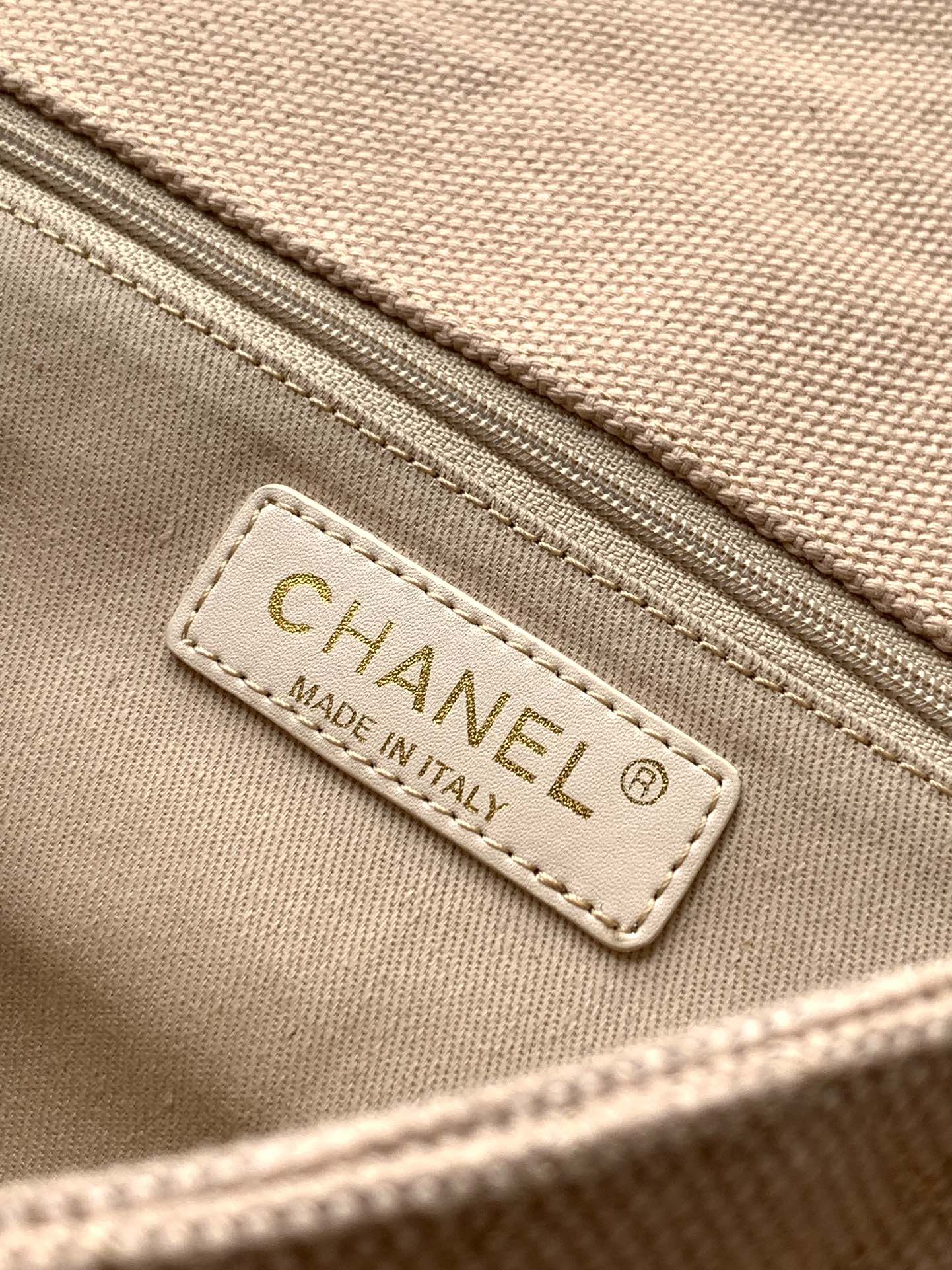 CHANEL一比一Boy Chanel米色刺繡花卉鏈條包優雅翻蓋款| 8 CHANEL一比一Boy Chanel米色刺繡花卉鏈條包優雅翻蓋款
