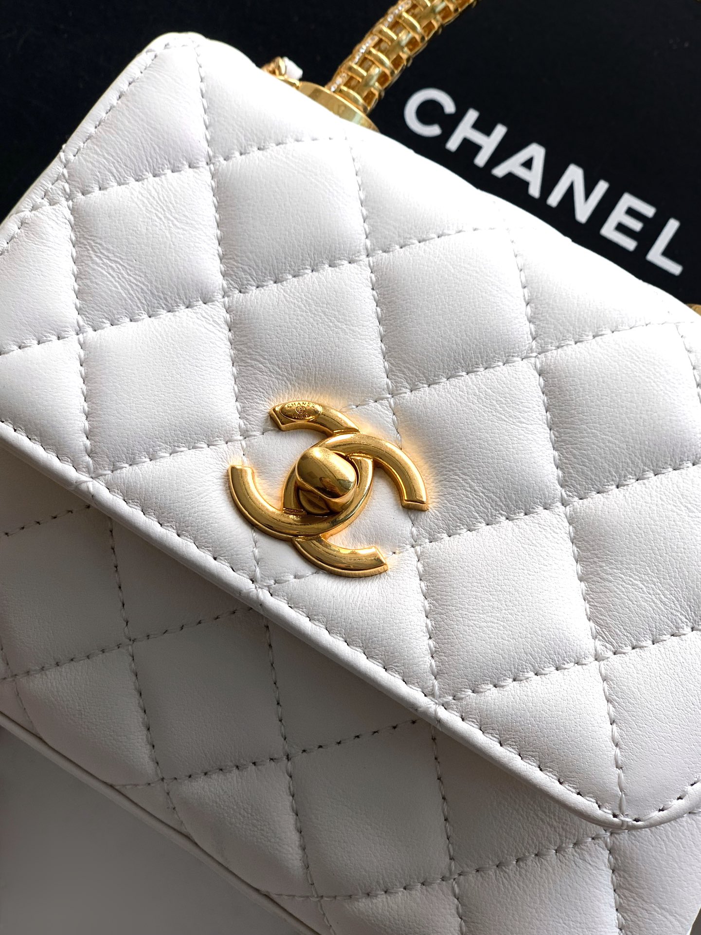 Chanel 一比一 女款 Coco Handle 迷你菱格手提包 白色 清新優雅款| 10 Chanel 一比一 女款 Coco Handle 迷你菱格手提包 白色 清新優雅款