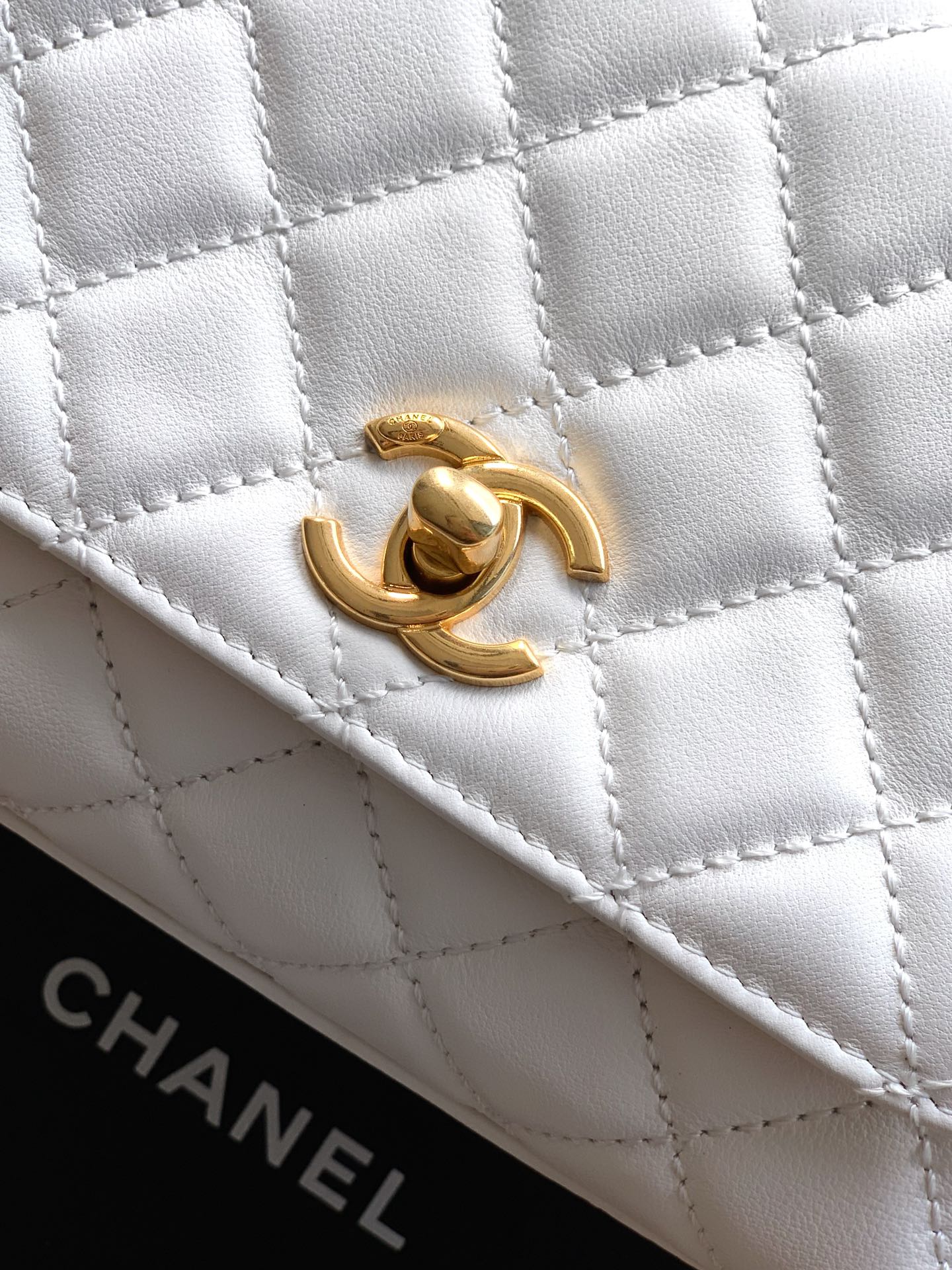 Chanel 高仿 女款 Coco Handle 小號菱格手提包 白色 百搭氣質款| 10 Chanel 高仿 女款 Coco Handle 小號菱格手提包 白色 百搭氣質款