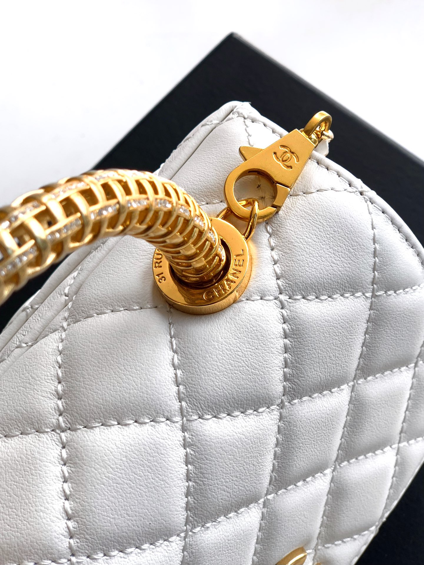 Chanel 高仿 女款 Coco Handle 小號菱格手提包 白色 百搭氣質款| 9 Chanel 高仿 女款 Coco Handle 小號菱格手提包 白色 百搭氣質款