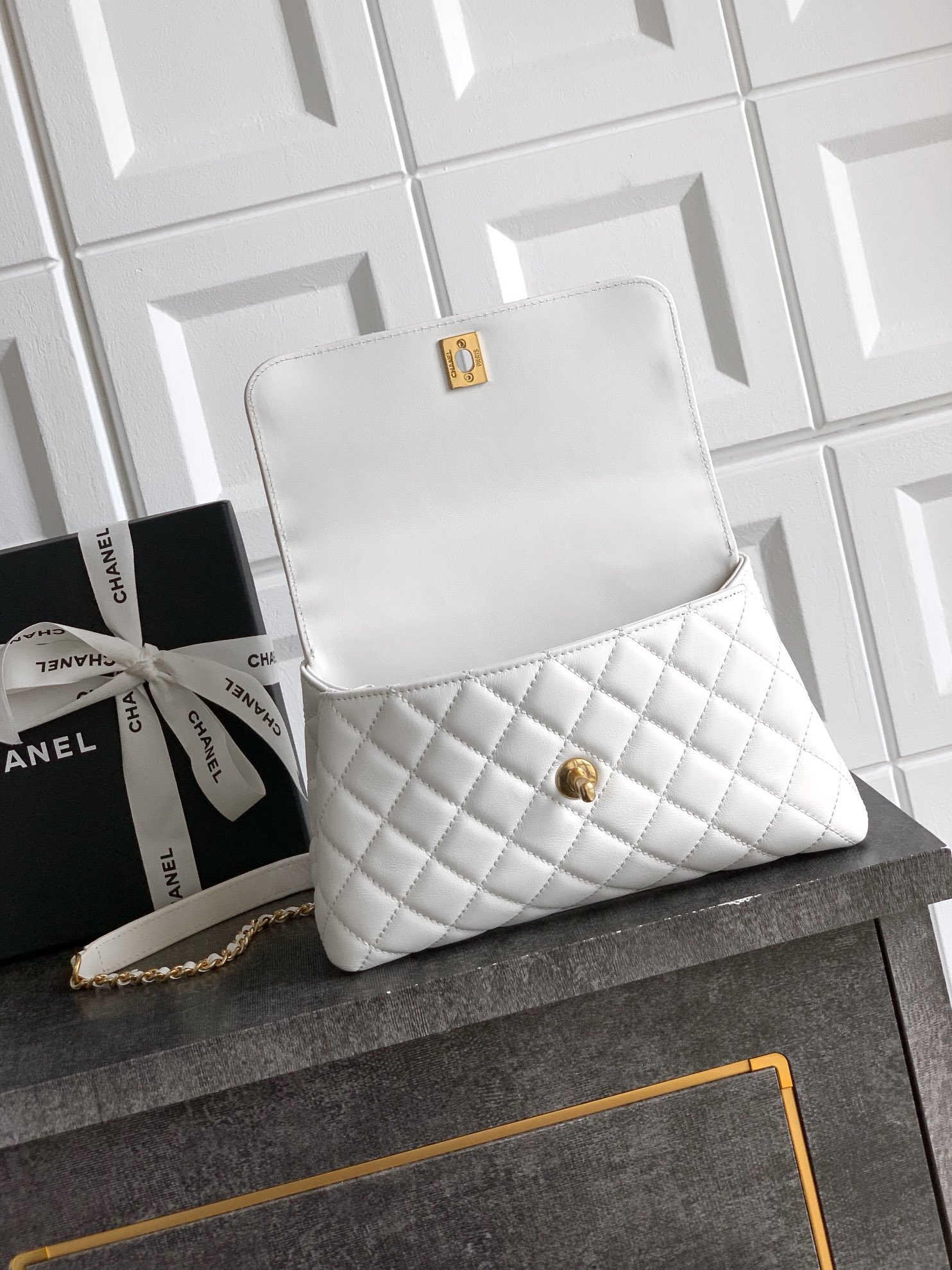 Chanel A貨 女款 Coco Handle 大號菱格肩背包 白色 通勤質感款| 11 Chanel A貨 女款 Coco Handle 大號菱格肩背包 白色 通勤質感款