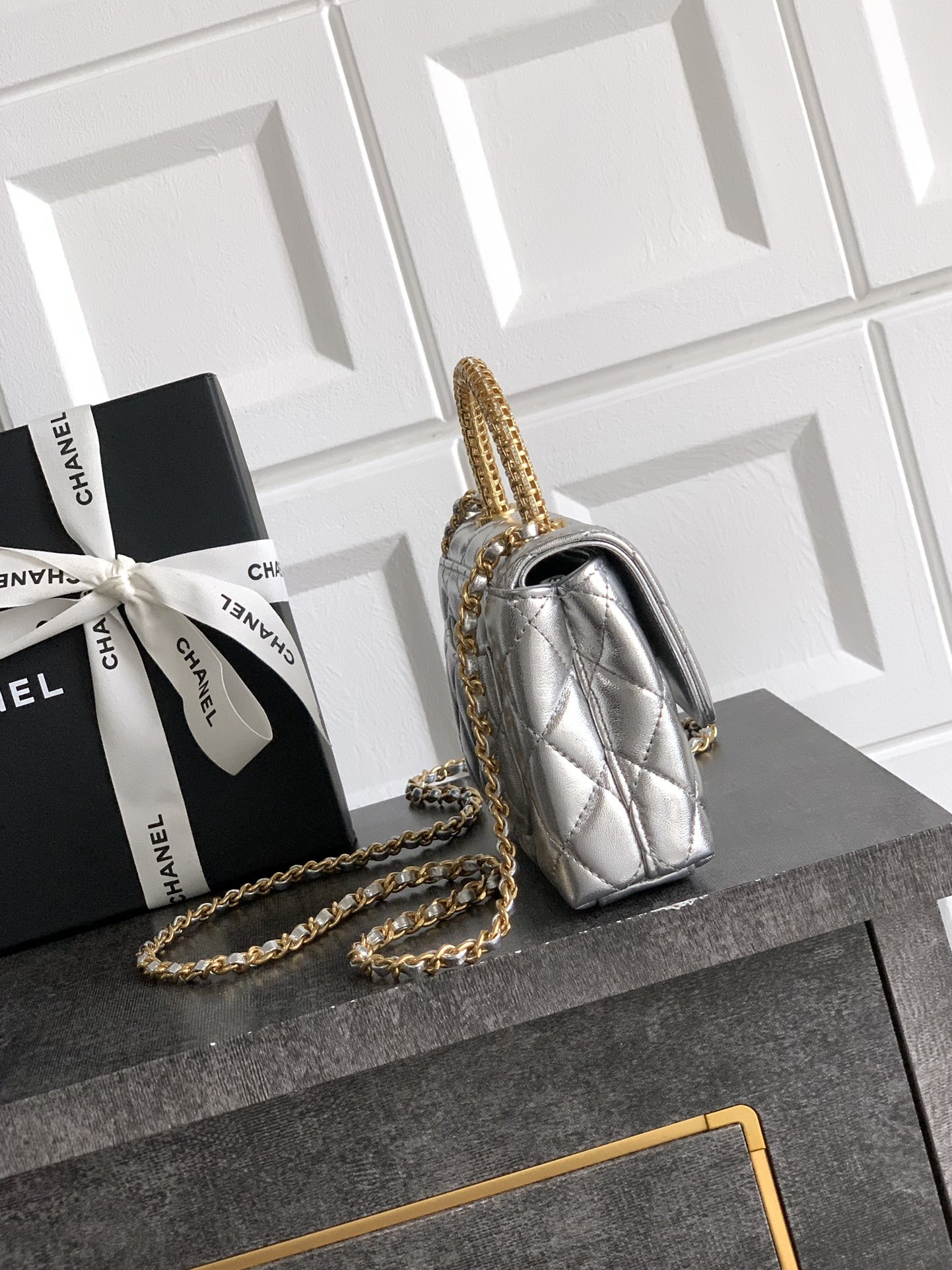 Chanel 原單 女款 Coco Handle 迷你菱格手提包 銀色 時尚亮眼款| 14 Chanel 原單 女款 Coco Handle 迷你菱格手提包 銀色 時尚亮眼款
