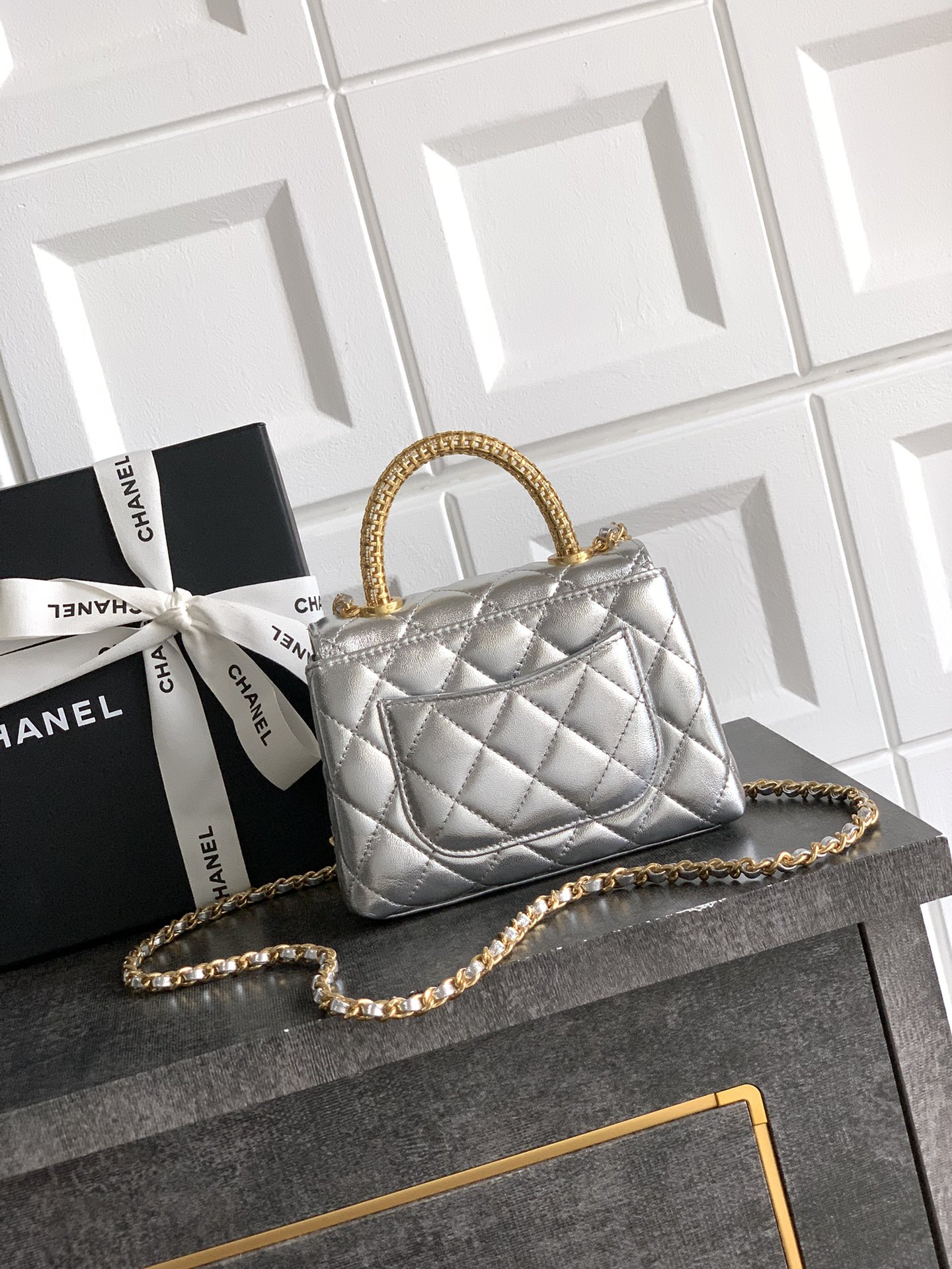Chanel 原單 女款 Coco Handle 迷你菱格手提包 銀色 時尚亮眼款| 13 Chanel 原單 女款 Coco Handle 迷你菱格手提包 銀色 時尚亮眼款