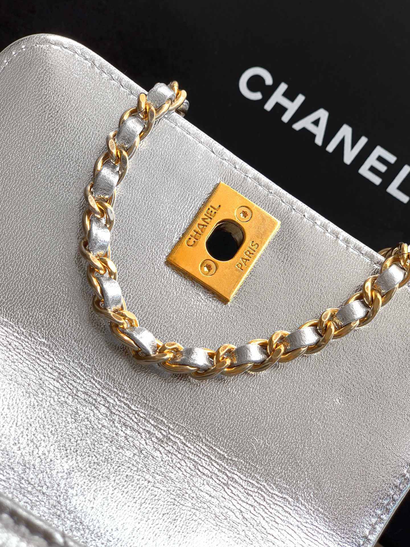 Chanel 原單 女款 Coco Handle 迷你菱格手提包 銀色 時尚亮眼款| 9 Chanel 原單 女款 Coco Handle 迷你菱格手提包 銀色 時尚亮眼款