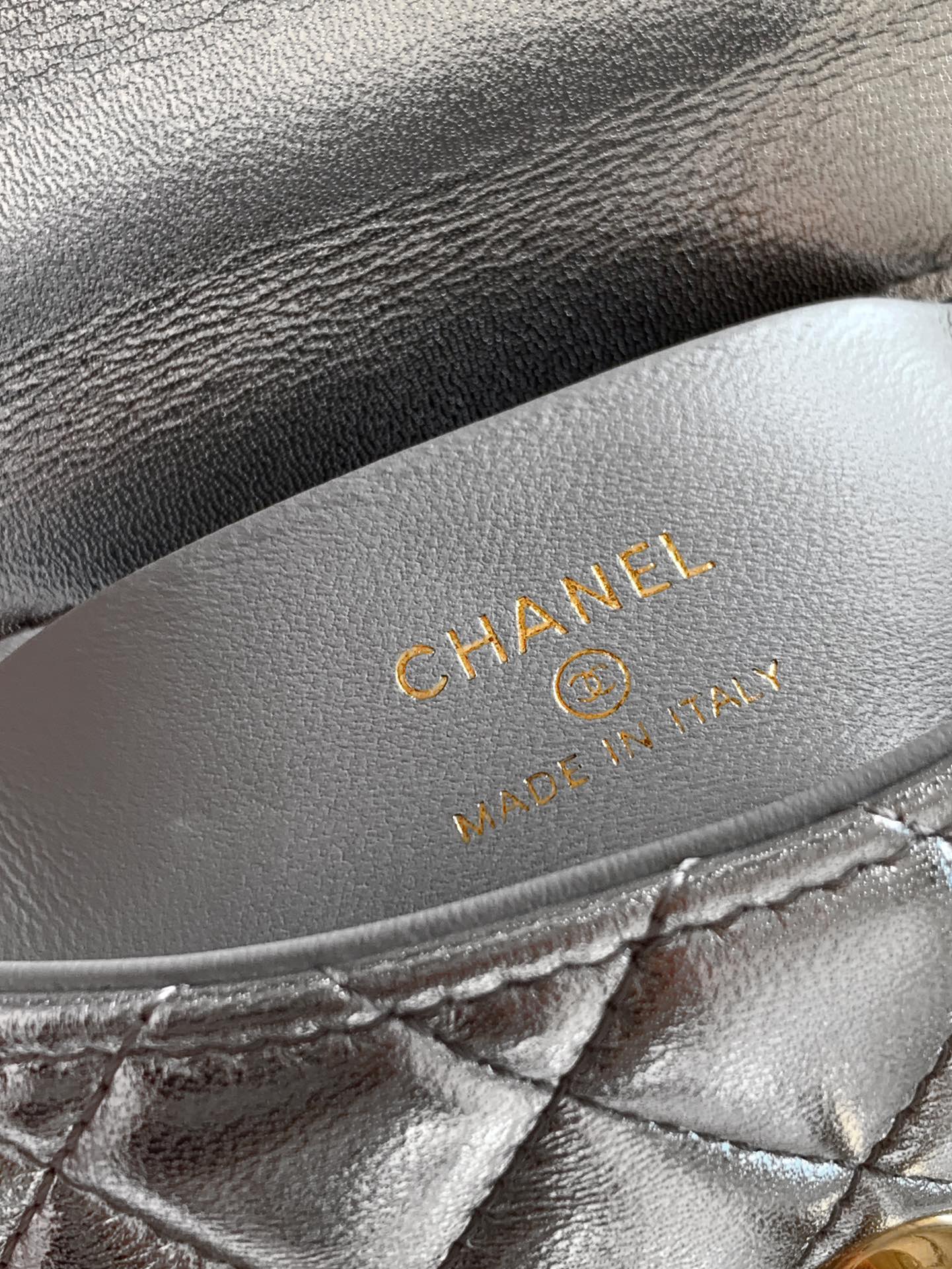 Chanel 原單 女款 Coco Handle 迷你菱格手提包 銀色 時尚亮眼款| 7 Chanel 原單 女款 Coco Handle 迷你菱格手提包 銀色 時尚亮眼款