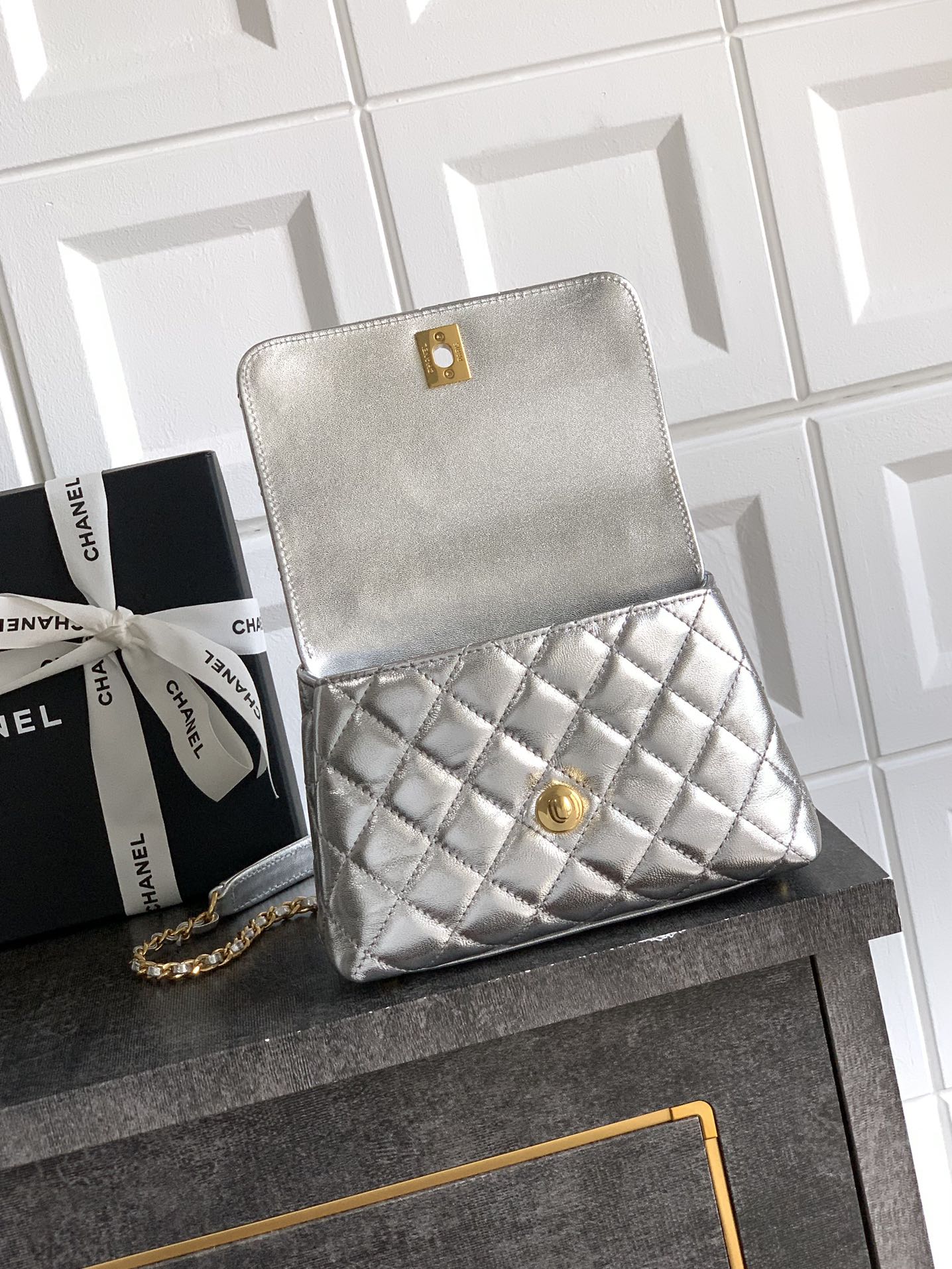 Chanel 高仿 女款 Coco Handle 小號菱格手提包 銀色 個性質感款| 11 Chanel 高仿 女款 Coco Handle 小號菱格手提包 銀色 個性質感款
