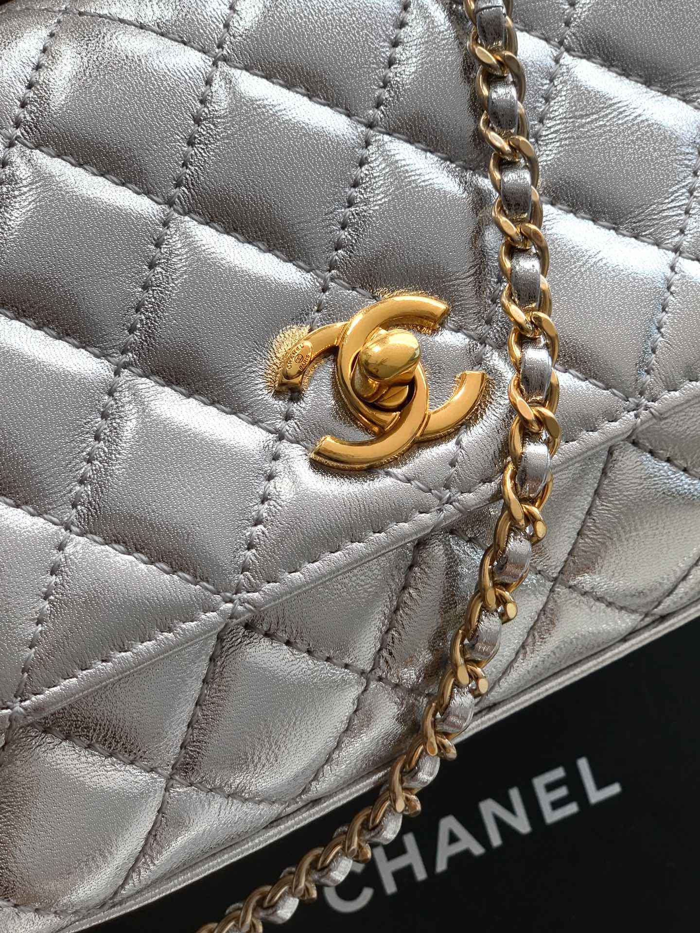 Chanel 高仿 女款 Coco Handle 小號菱格手提包 銀色 個性質感款| 10 Chanel 高仿 女款 Coco Handle 小號菱格手提包 銀色 個性質感款