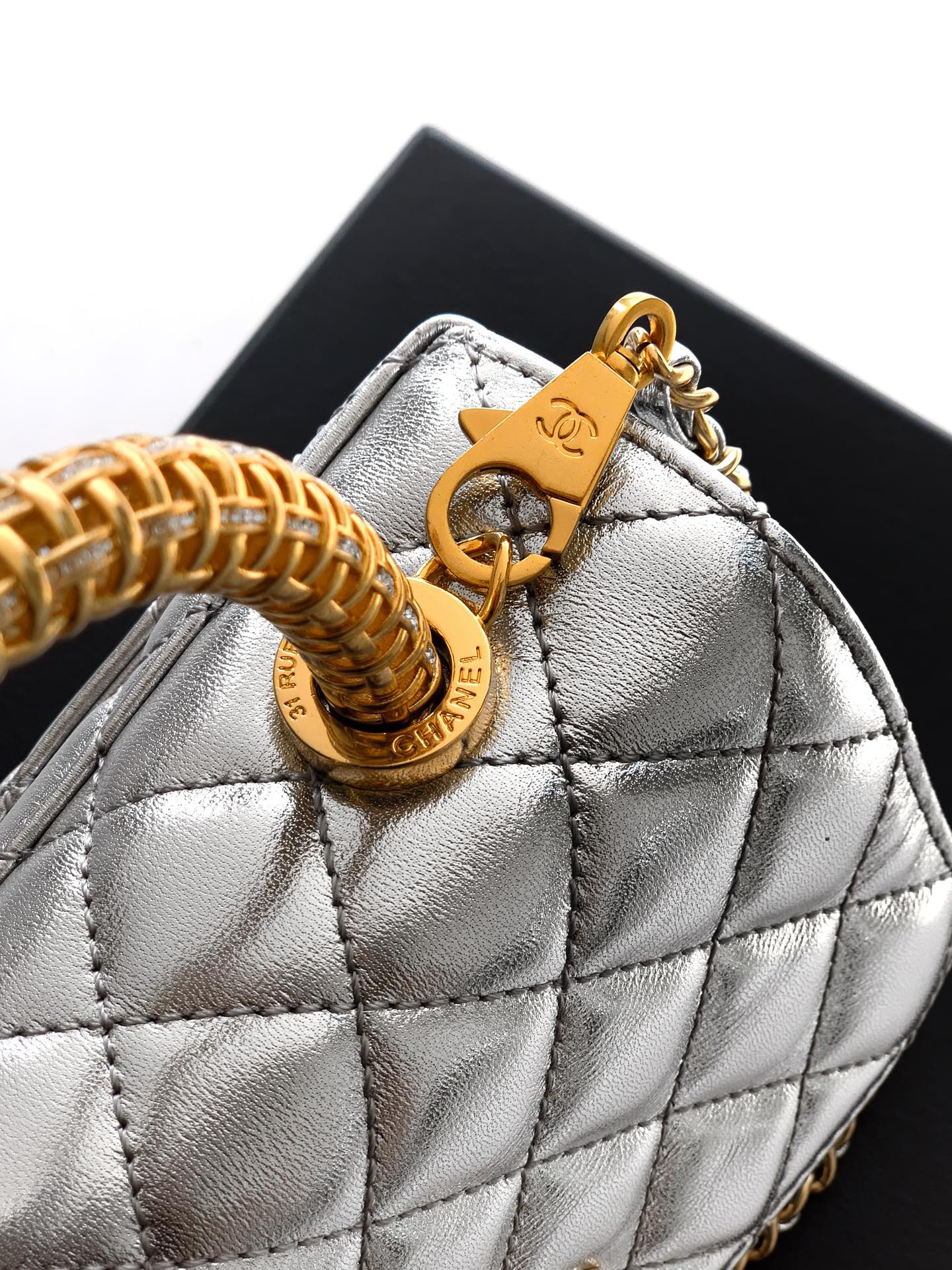 Chanel 高仿 女款 Coco Handle 小號菱格手提包 銀色 個性質感款| 9 Chanel 高仿 女款 Coco Handle 小號菱格手提包 銀色 個性質感款