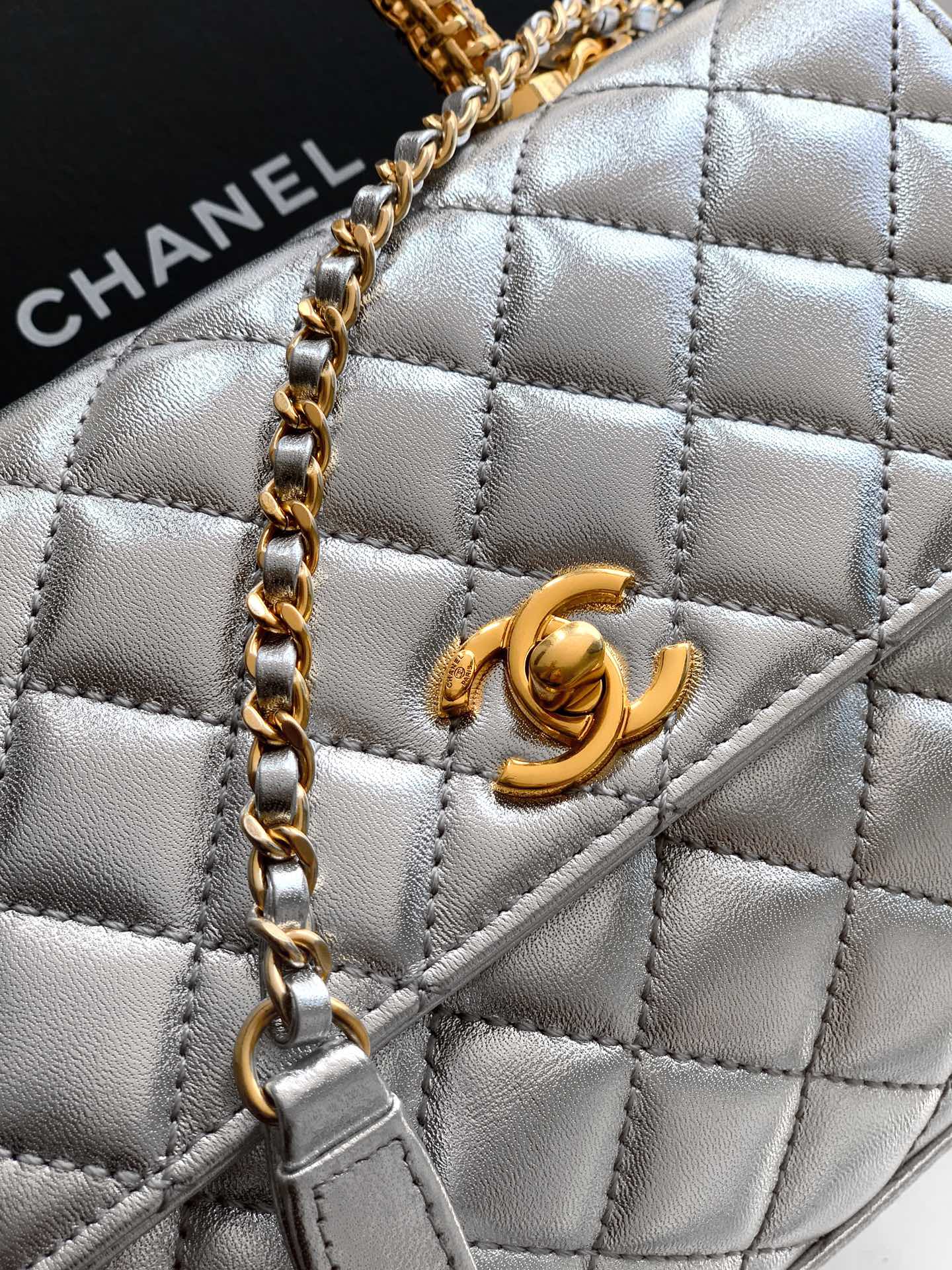 Chanel 一比一 女款 Coco Handle 大號菱格肩背包 銀色 高級通勤款| 10 Chanel 一比一 女款 Coco Handle 大號菱格肩背包 銀色 高級通勤款