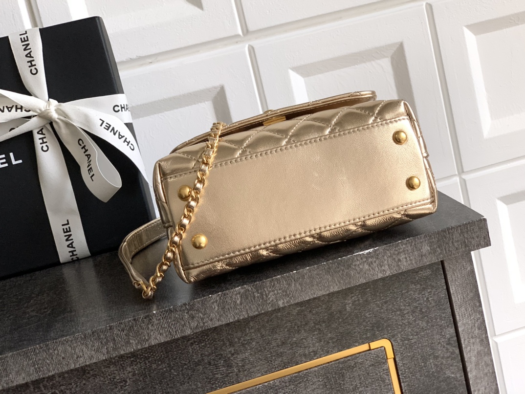 Chanel 高仿 女款 Coco Handle 小號菱格手提包 金色 時尚亮眼款| 12 Chanel 高仿 女款 Coco Handle 小號菱格手提包 金色 時尚亮眼款