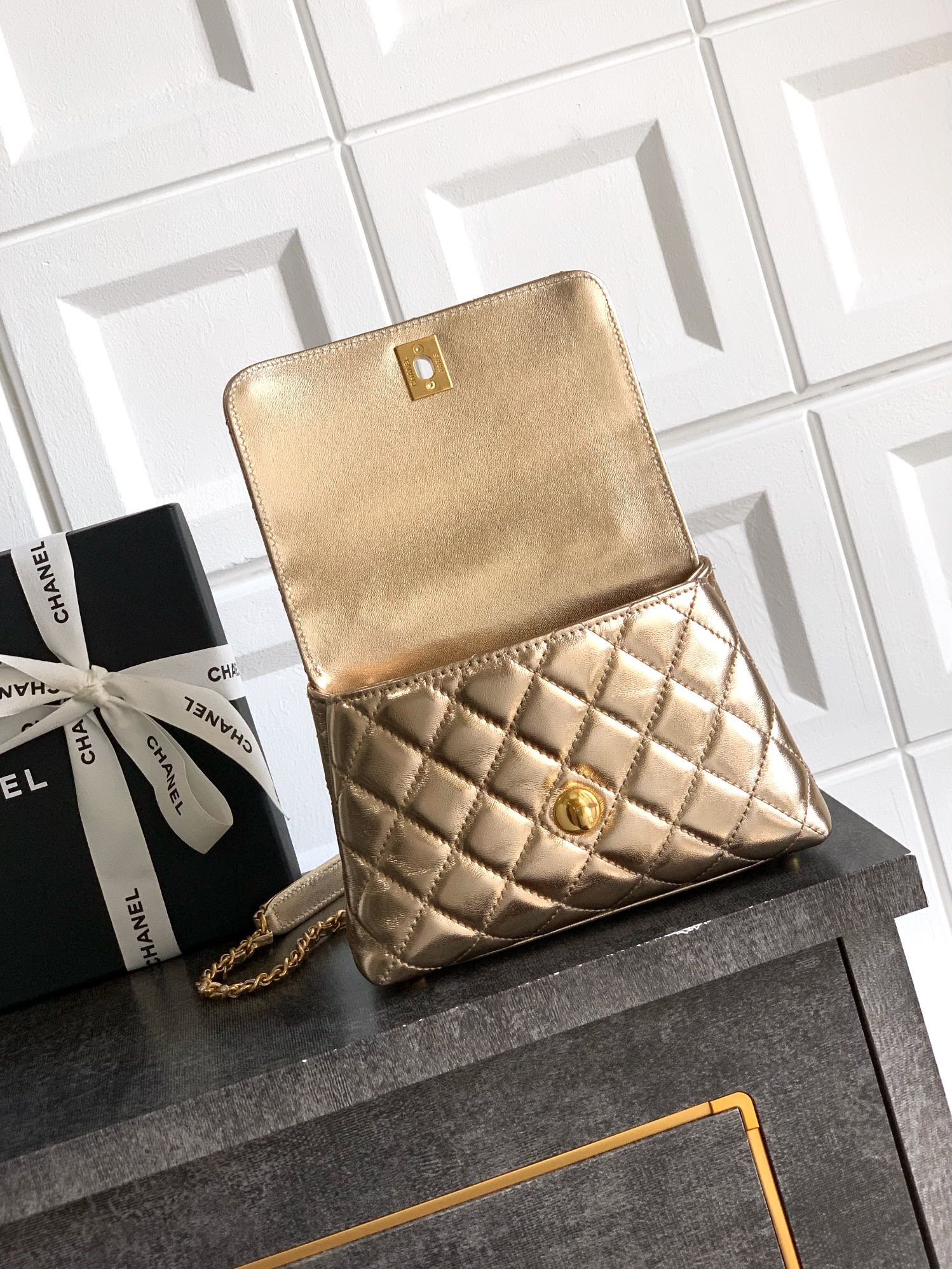 Chanel 高仿 女款 Coco Handle 小號菱格手提包 金色 時尚亮眼款| 11 Chanel 高仿 女款 Coco Handle 小號菱格手提包 金色 時尚亮眼款
