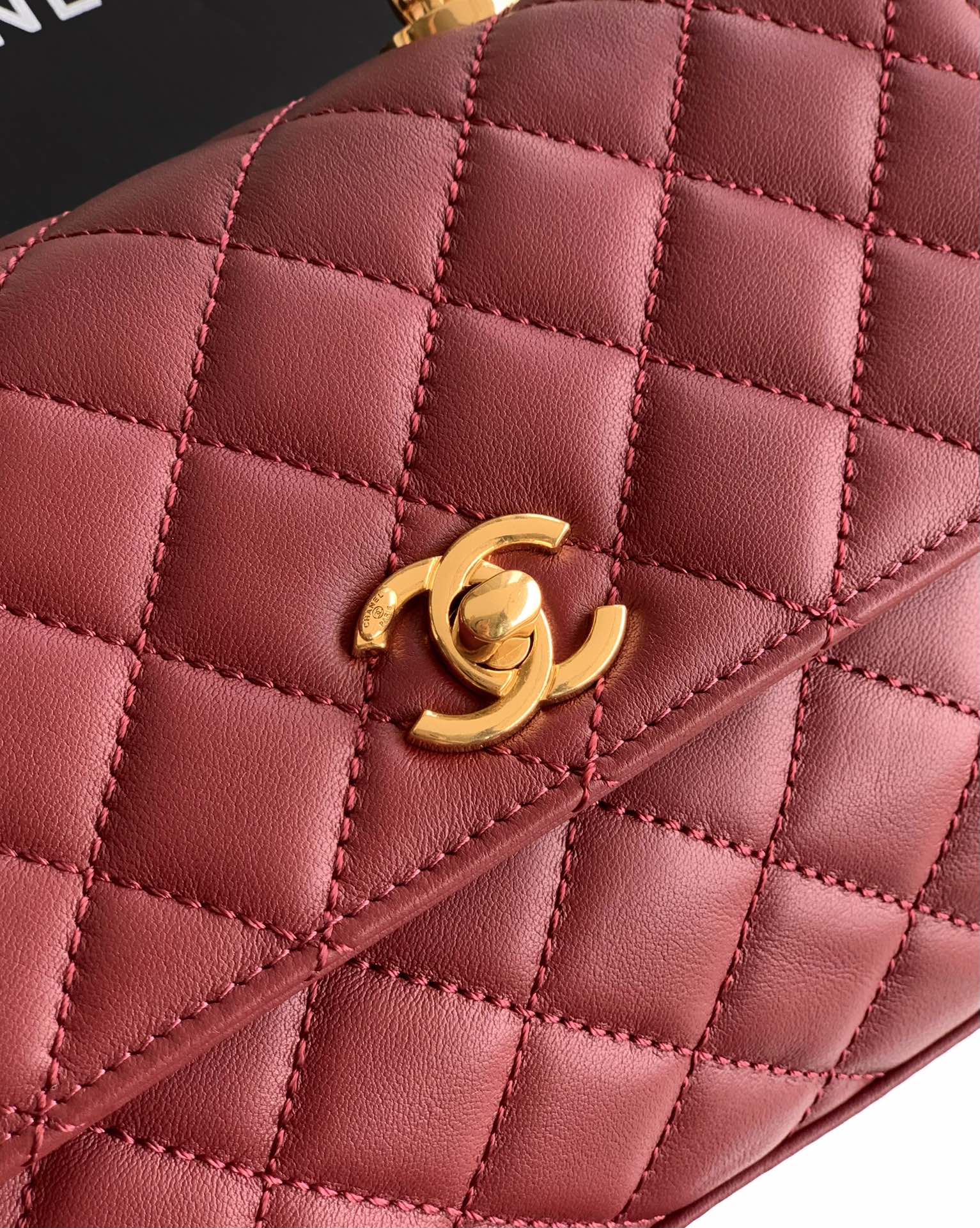 Chanel 高仿 女款 Coco Handle 大號菱格肩背包 紅色 高級氣場款| 10 Chanel 高仿 女款 Coco Handle 大號菱格肩背包 紅色 高級氣場款