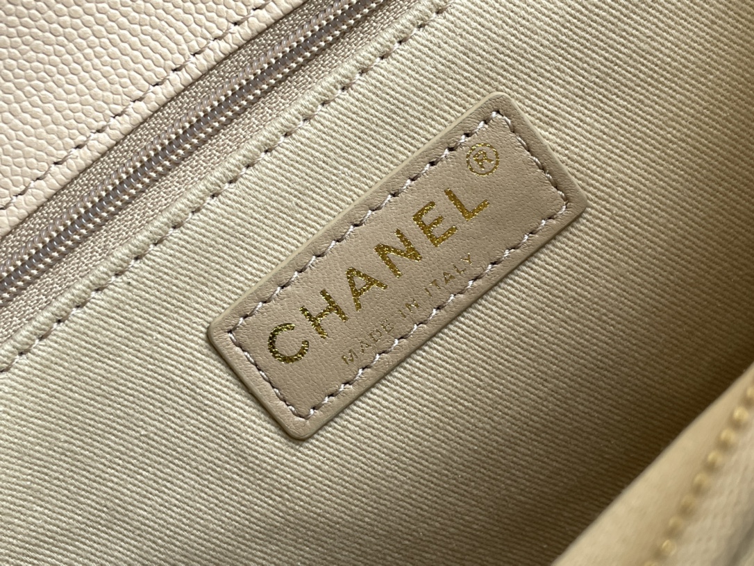 CHANEL 高仿 Coco Handle 手提包 大號 米杏色 菱格紋翻蓋鏈條包| 7 CHANEL 高仿 Coco Handle 手提包 大號 米杏色 菱格紋翻蓋鏈條包