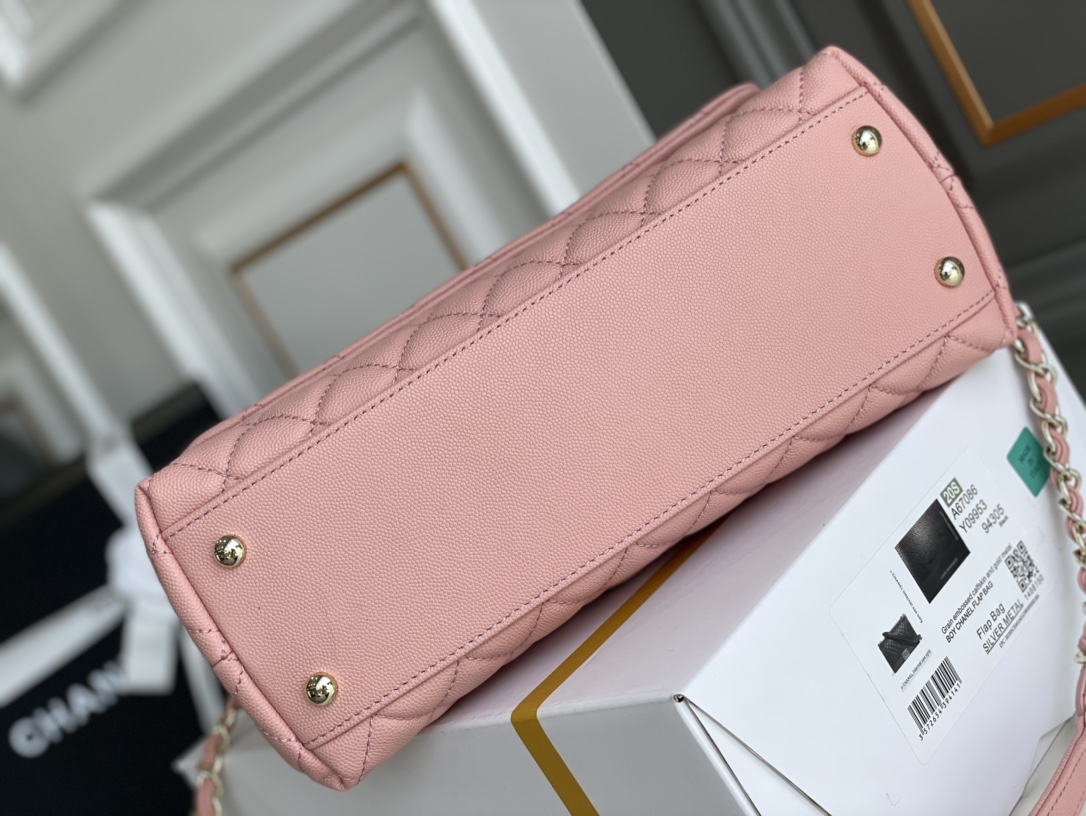 CHANEL 一比一 Coco Handle 手提包 大號 粉色菱格紋鏈條翻蓋包| 12 CHANEL 一比一 Coco Handle 手提包 大號 粉色菱格紋鏈條翻蓋包