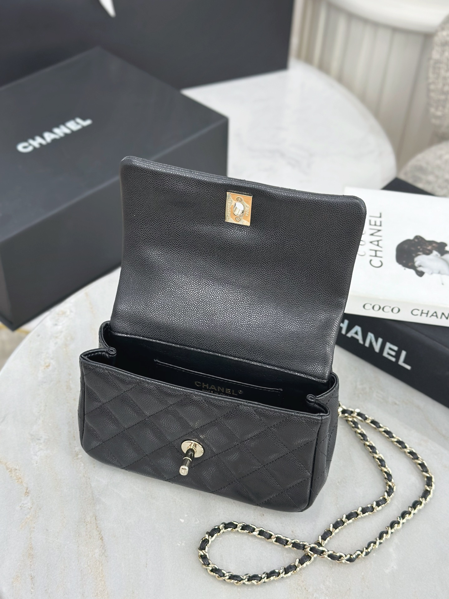 CHANEL A貨 Coco Handle 迷你手提包 黑色荔枝紋菱格紋鏈條包| 8 CHANEL A貨 Coco Handle 迷你手提包 黑色荔枝紋菱格紋鏈條包