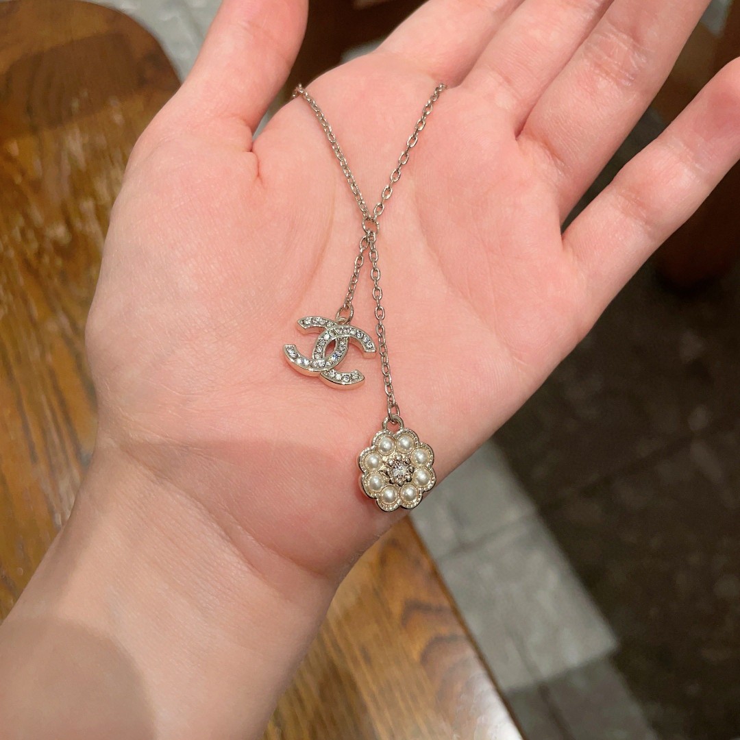 Chanel 原單雙C花朵吊墜項鍊 女款精緻鎖骨鍊 氣質百搭| 9 Chanel 原單雙C花朵吊墜項鍊 女款精緻鎖骨鍊 氣質百搭