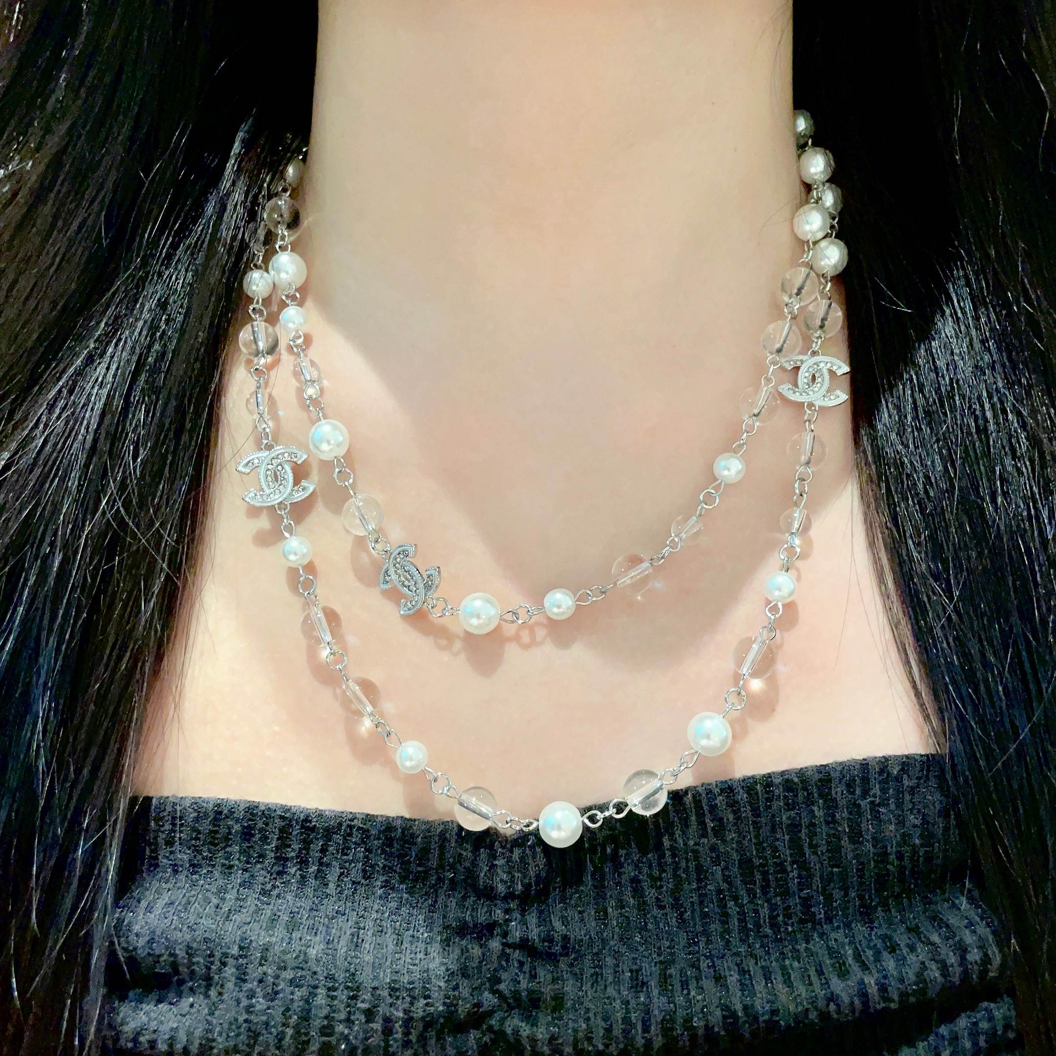 Chanel 高仿雙層珍珠雙C項鍊 女款疊戴設計氣質百搭| 13 Chanel 高仿雙層珍珠雙C項鍊 女款疊戴設計氣質百搭