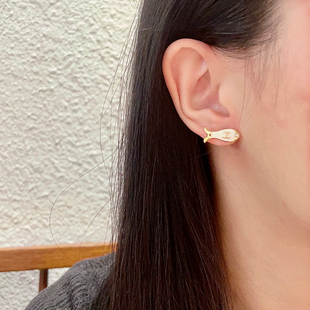 Chanel 高仿小香魚造型耳環 女款氣質百搭輕奢設計| 13 Chanel 高仿小香魚造型耳環 女款氣質百搭輕奢設計