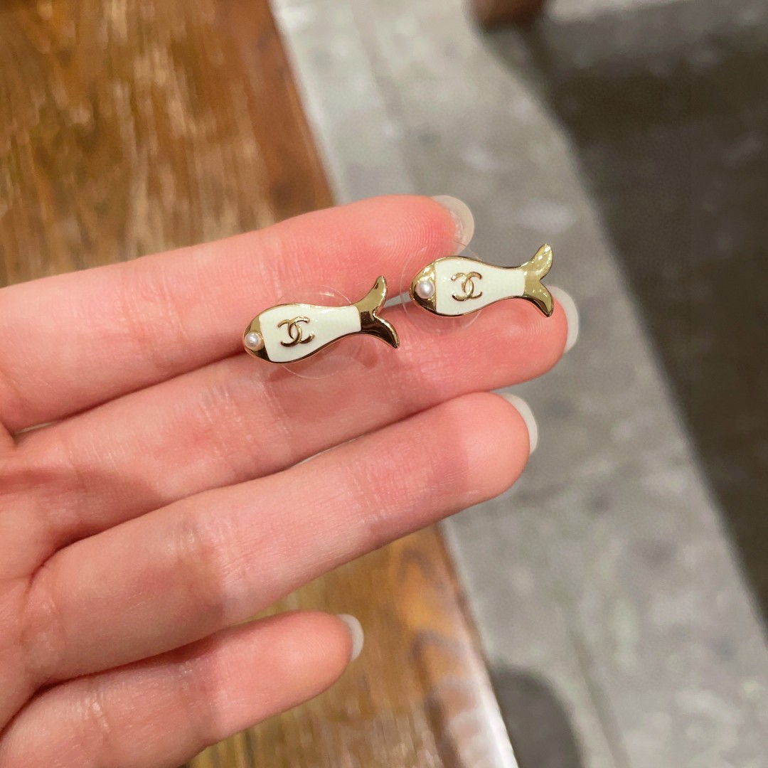 Chanel 高仿小香魚造型耳環 女款氣質百搭輕奢設計| 12 Chanel 高仿小香魚造型耳環 女款氣質百搭輕奢設計
