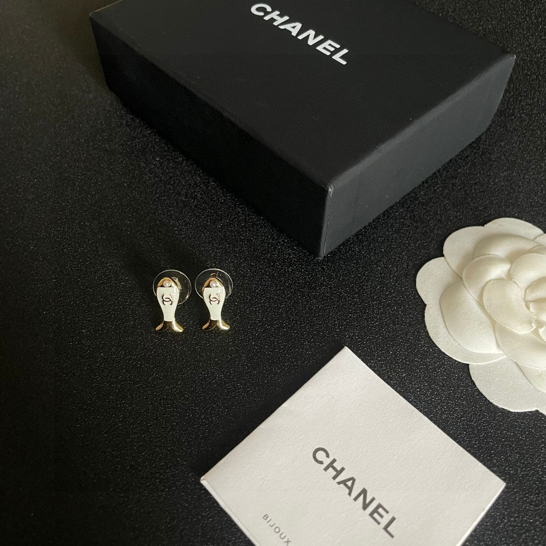 Chanel 高仿小香魚造型耳環 女款氣質百搭輕奢設計| 11 Chanel 高仿小香魚造型耳環 女款氣質百搭輕奢設計