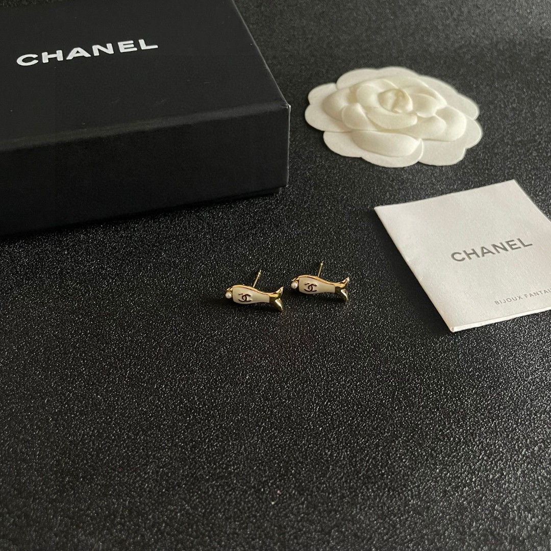 Chanel 高仿小香魚造型耳環 女款氣質百搭輕奢設計| 9 Chanel 高仿小香魚造型耳環 女款氣質百搭輕奢設計