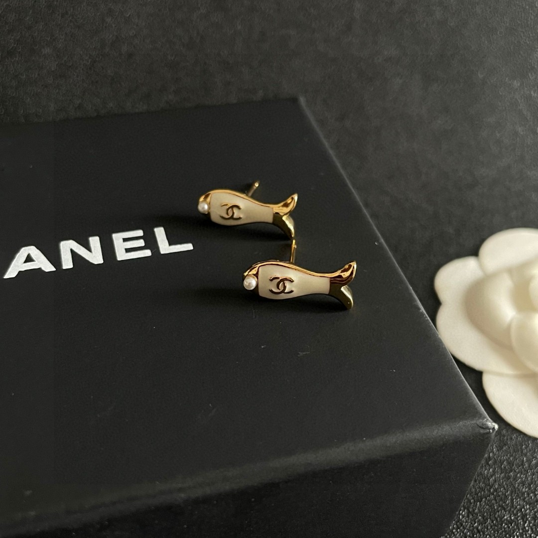 Chanel 高仿小香魚造型耳環 女款氣質百搭輕奢設計| 7 Chanel 高仿小香魚造型耳環 女款氣質百搭輕奢設計