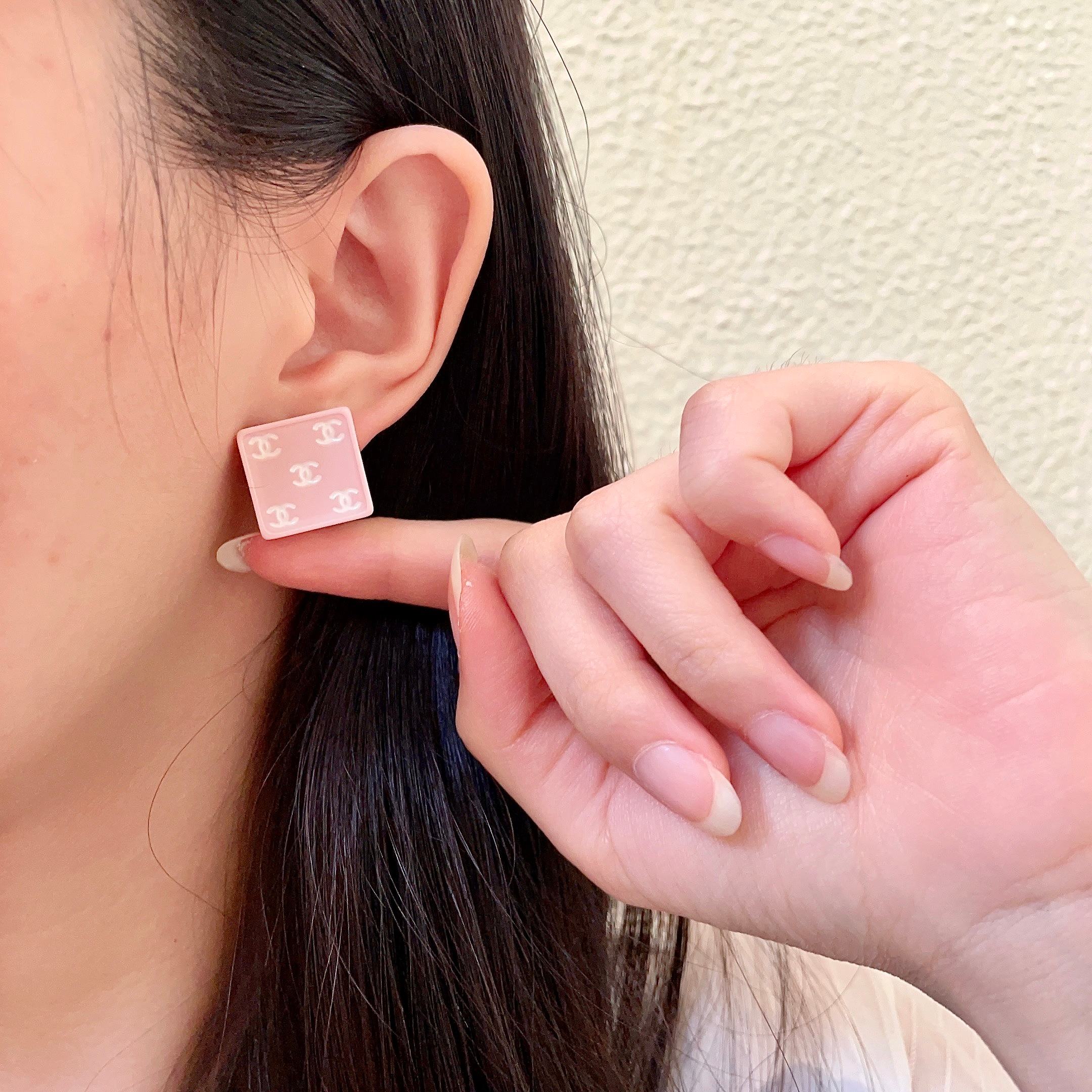 Chanel A貨粉色方形雙C耳環 女款甜美氣質百搭款| 14 Chanel A貨粉色方形雙C耳環 女款甜美氣質百搭款