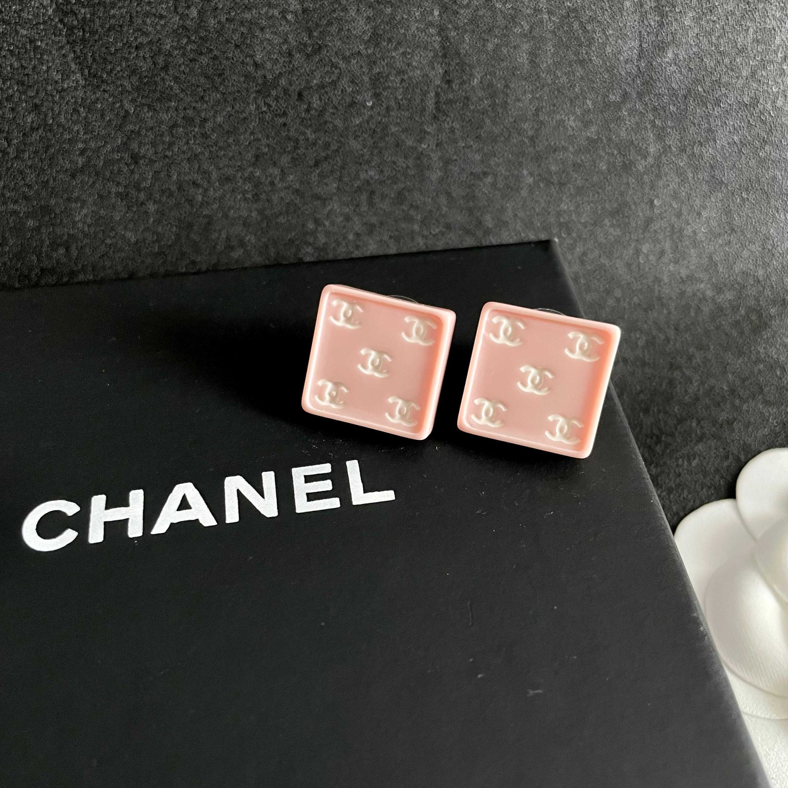 Chanel A貨粉色方形雙C耳環 女款甜美氣質百搭款| 7 Chanel A貨粉色方形雙C耳環 女款甜美氣質百搭款