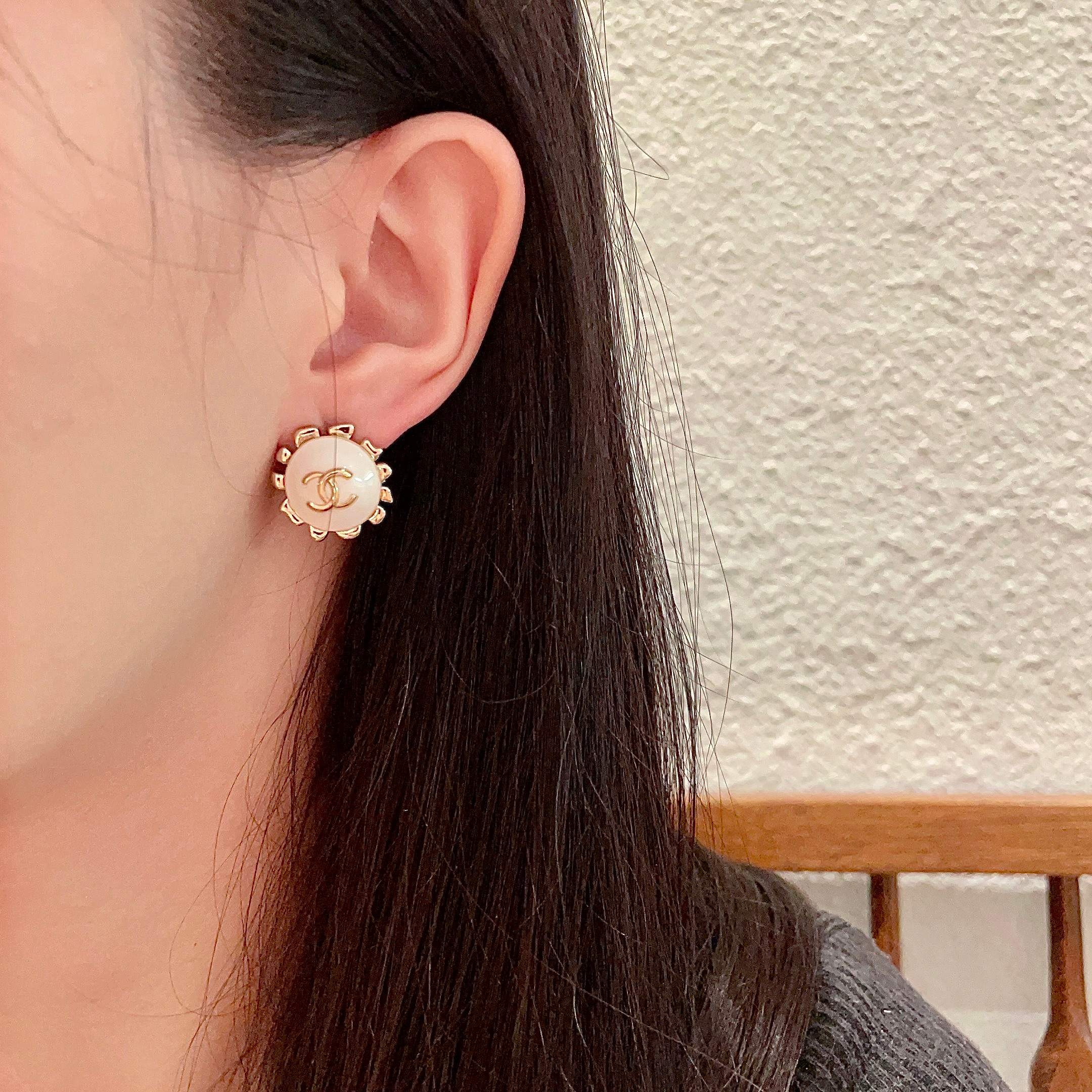 Chanel一比一圓形經典雙C耳環 女款簡約百搭耳釘| 14 Chanel一比一圓形經典雙C耳環 女款簡約百搭耳釘