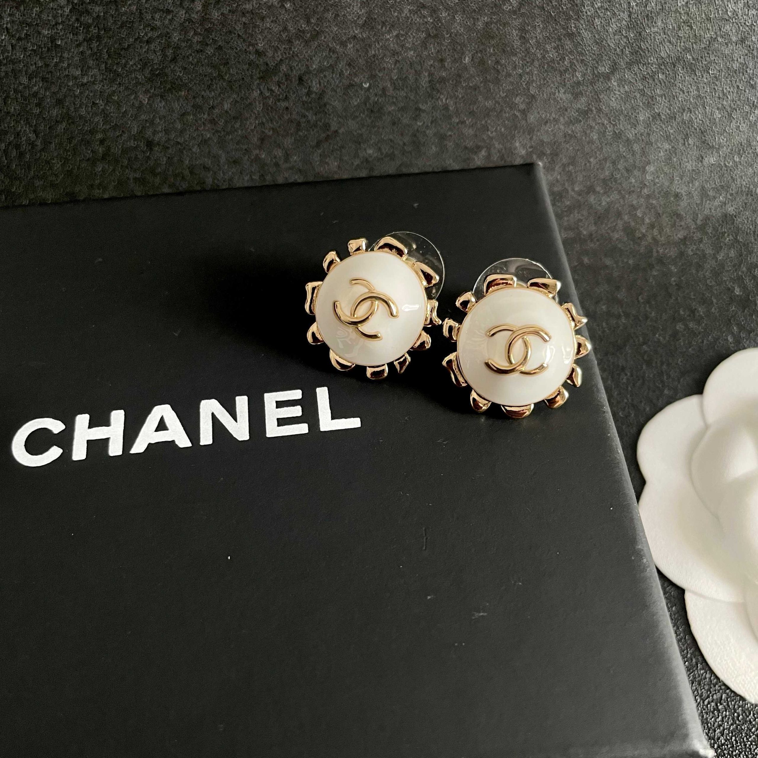 Chanel一比一圓形經典雙C耳環 女款簡約百搭耳釘| 8 Chanel一比一圓形經典雙C耳環 女款簡約百搭耳釘