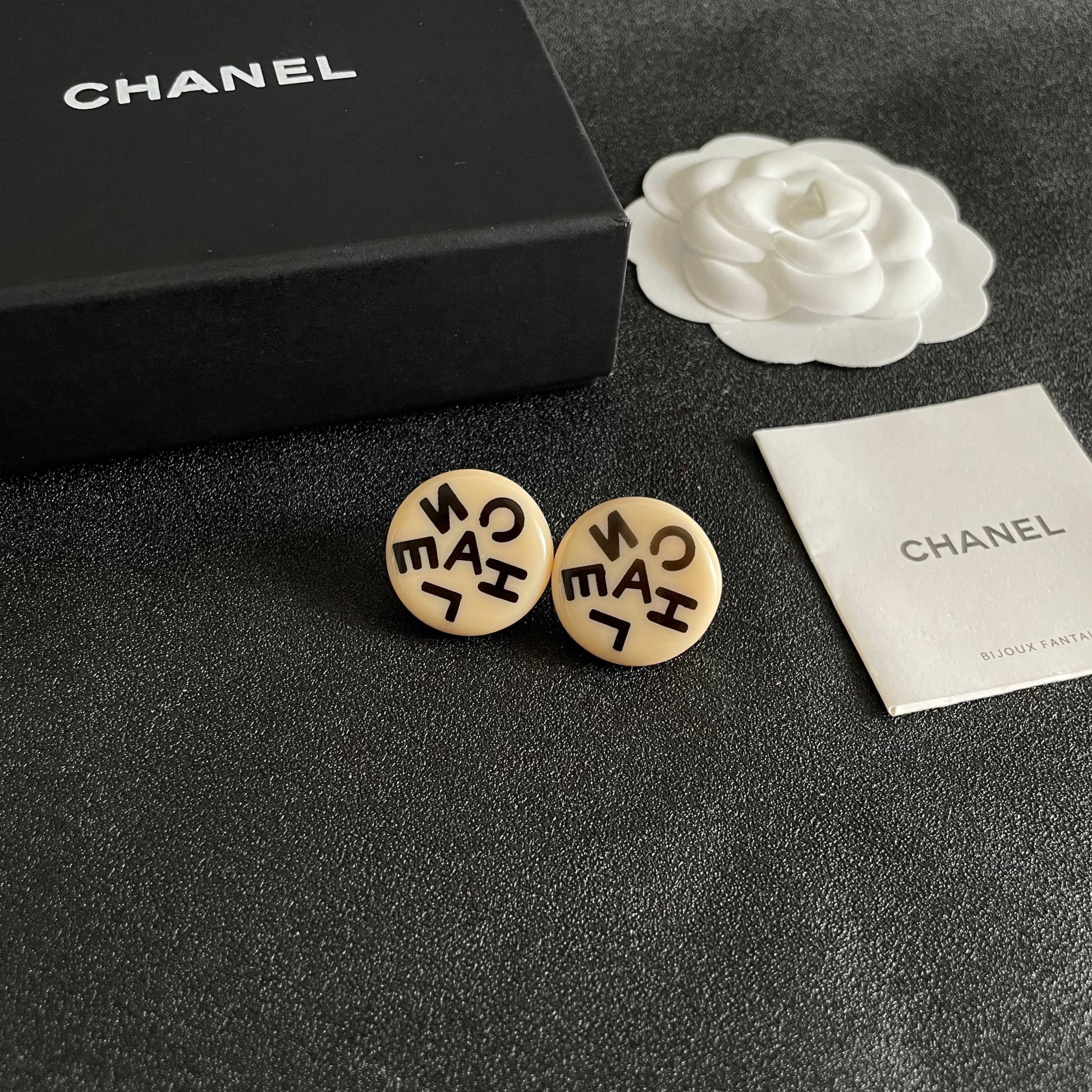 Chanel高仿字母圓形耳環 女款潮流個性耳飾推薦| 10 Chanel高仿字母圓形耳環 女款潮流個性耳飾推薦