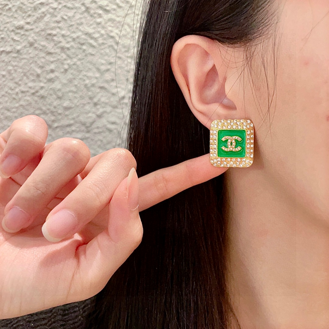 Chanel高仿綠色方形雙C耳環 高端鑲鑽時尚耳飾| 13 Chanel高仿綠色方形雙C耳環 高端鑲鑽時尚耳飾