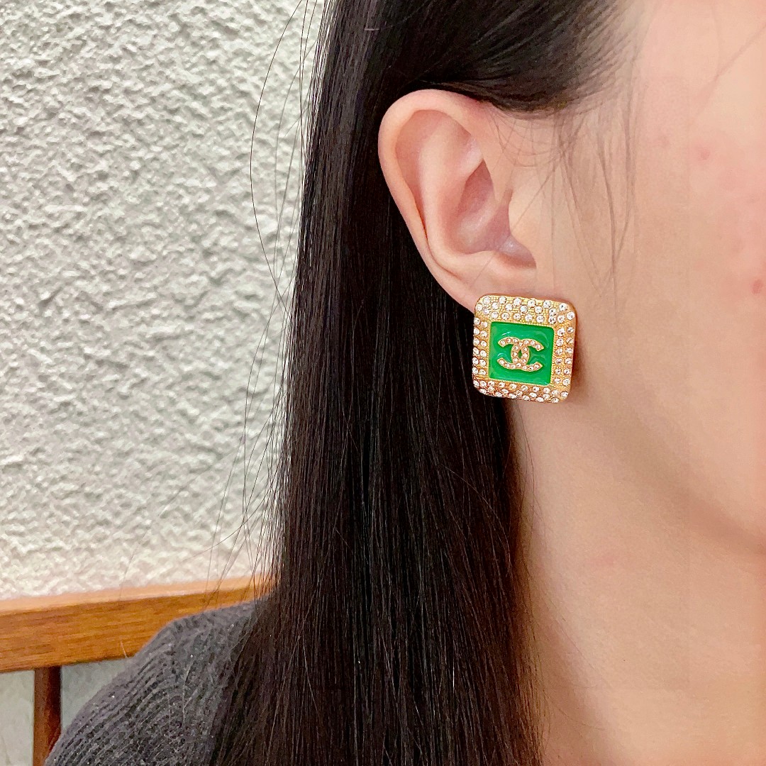 Chanel高仿綠色方形雙C耳環 高端鑲鑽時尚耳飾| 14 Chanel高仿綠色方形雙C耳環 高端鑲鑽時尚耳飾
