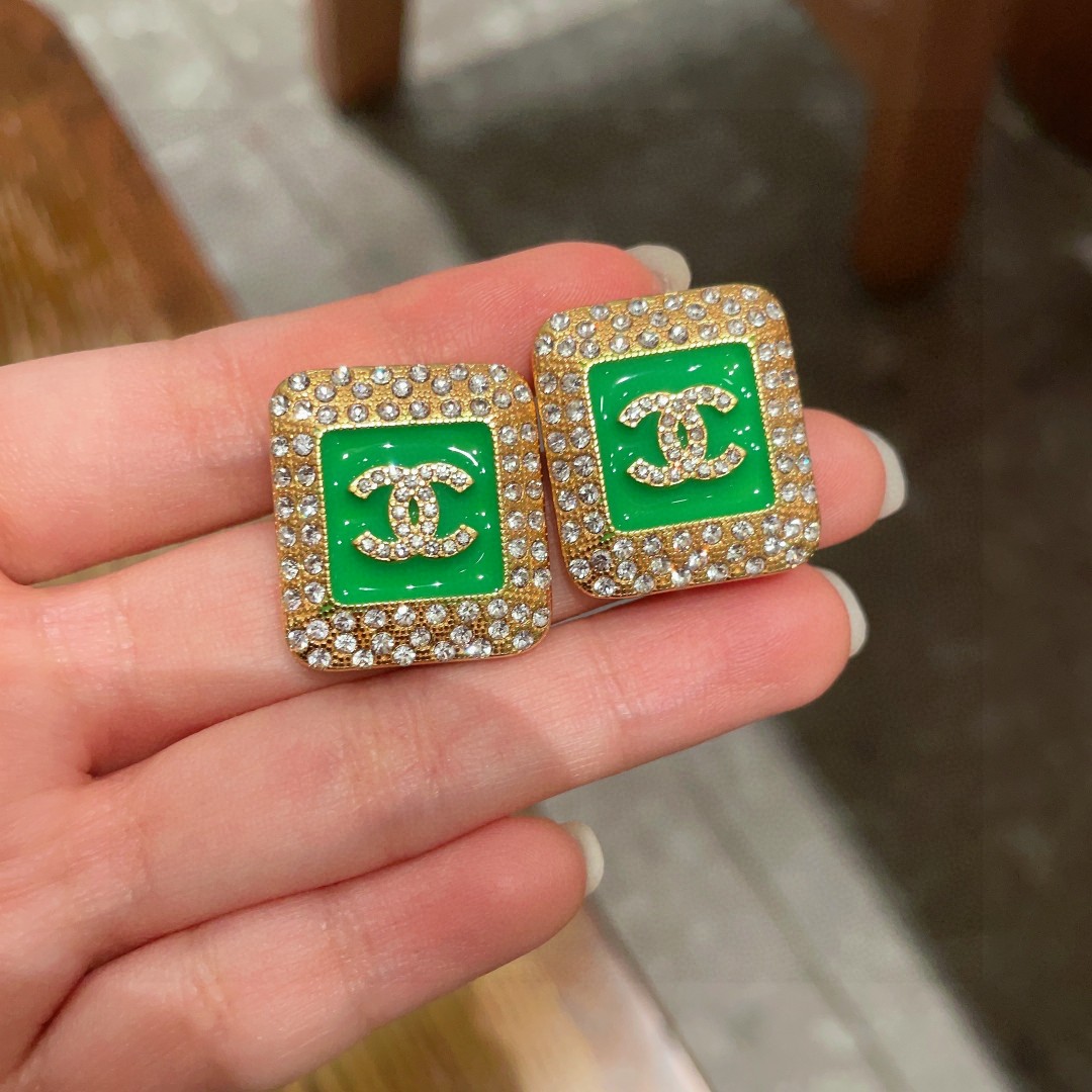 Chanel高仿綠色方形雙C耳環 高端鑲鑽時尚耳飾| 12 Chanel高仿綠色方形雙C耳環 高端鑲鑽時尚耳飾